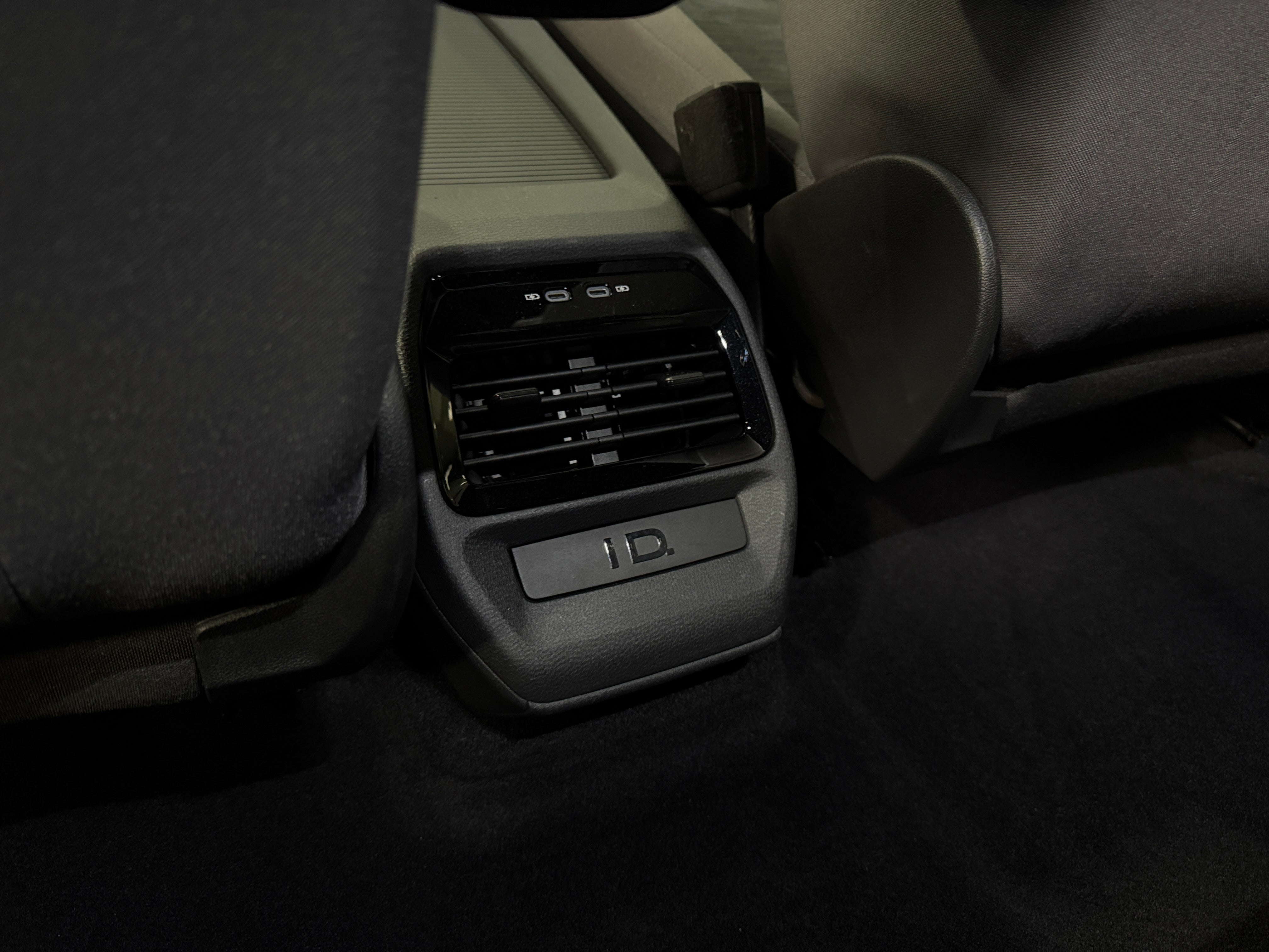 Used 2022 Volkswagen ID.4 PRO with VIN WVGRMPE29NP061128 for sale in Oak Creek, WI