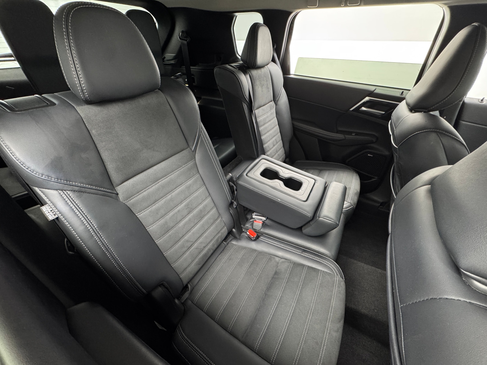 Thumbnail: 2025 Mitsubishi Outlander - 5