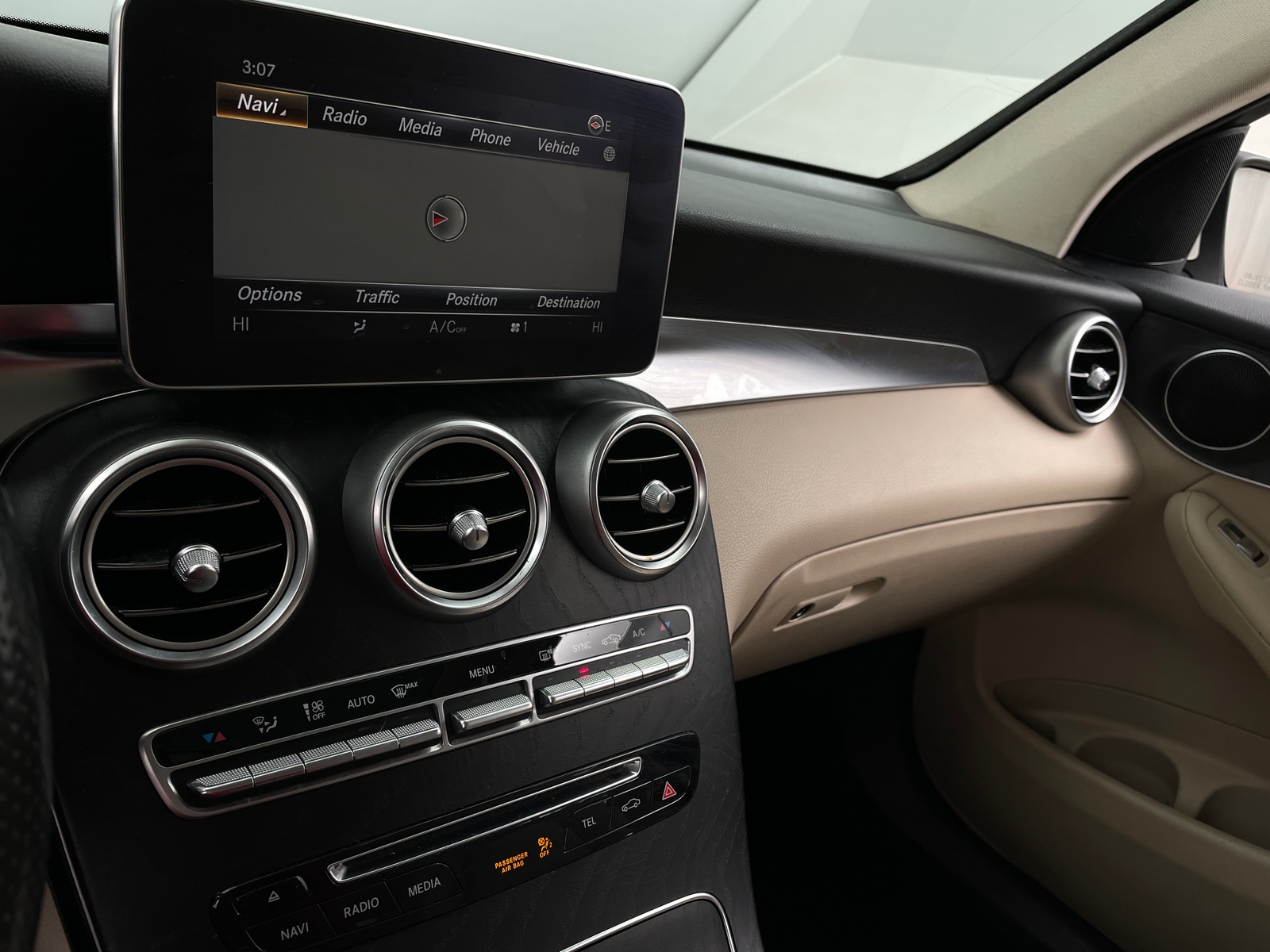 Thumbnail: 2016 Mercedes-Benz GLC - 3