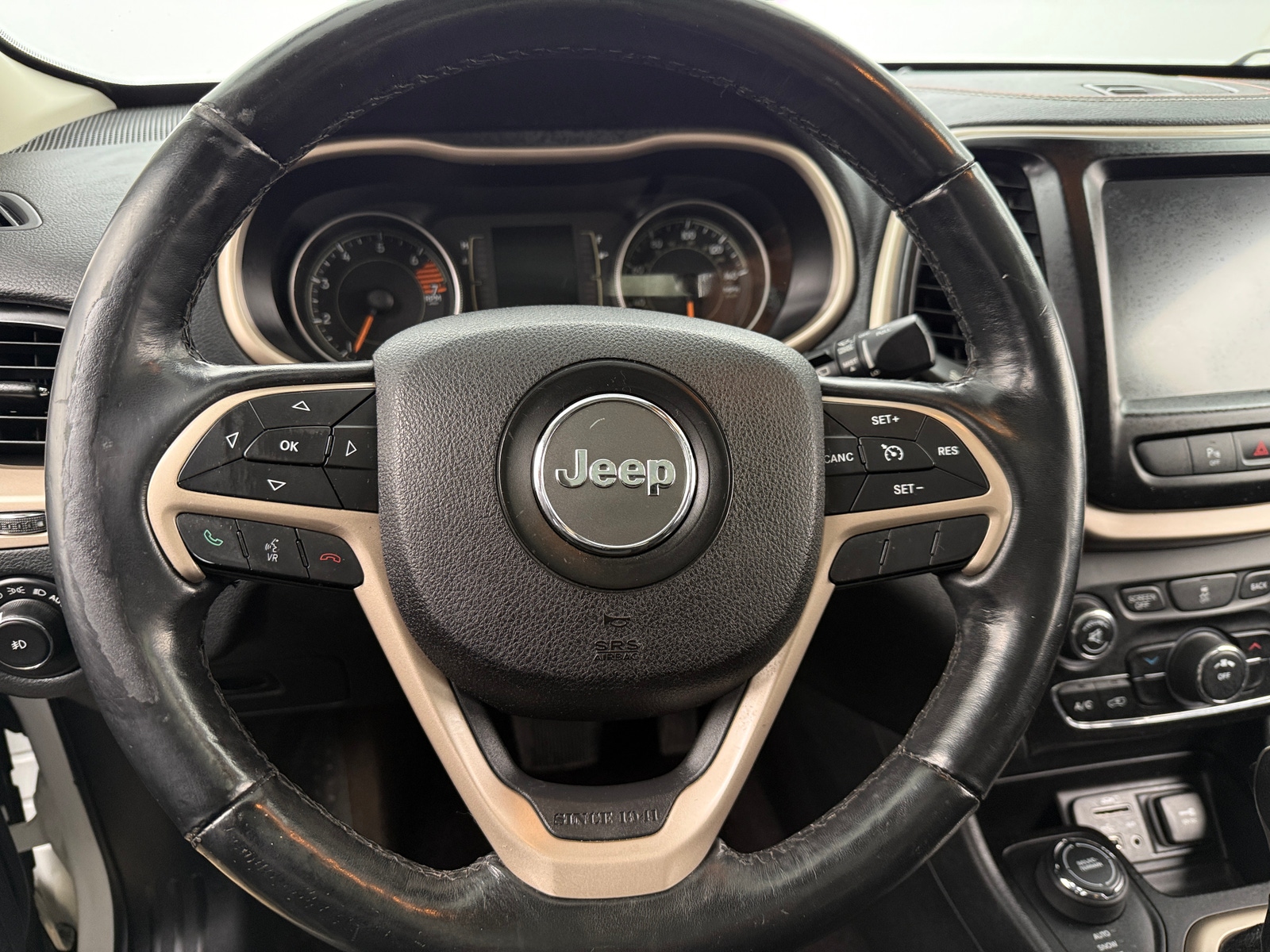 Thumbnail: 2016 Jeep Cherokee - 5