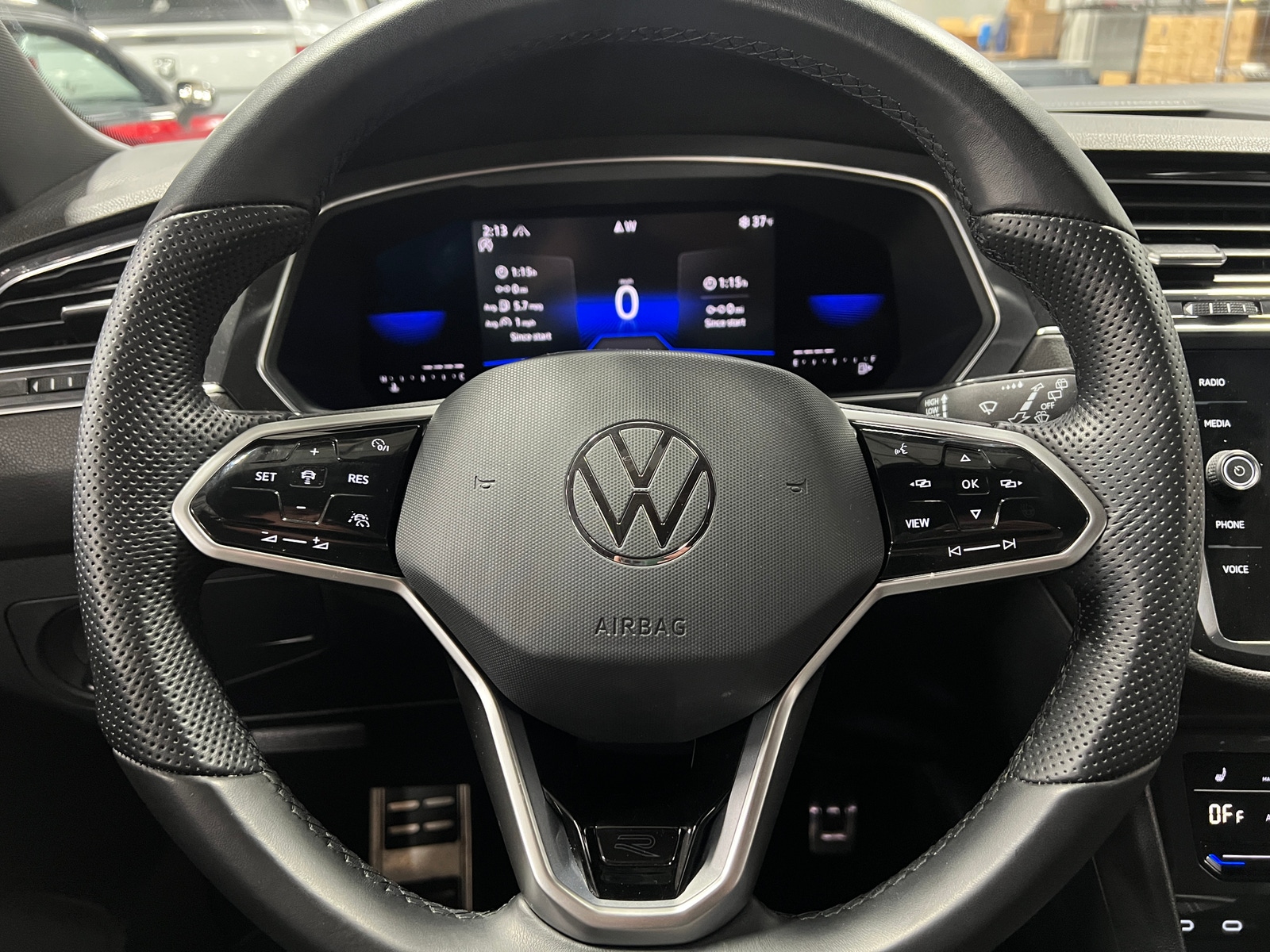 Thumbnail: 2023 Volkswagen Tiguan - 4