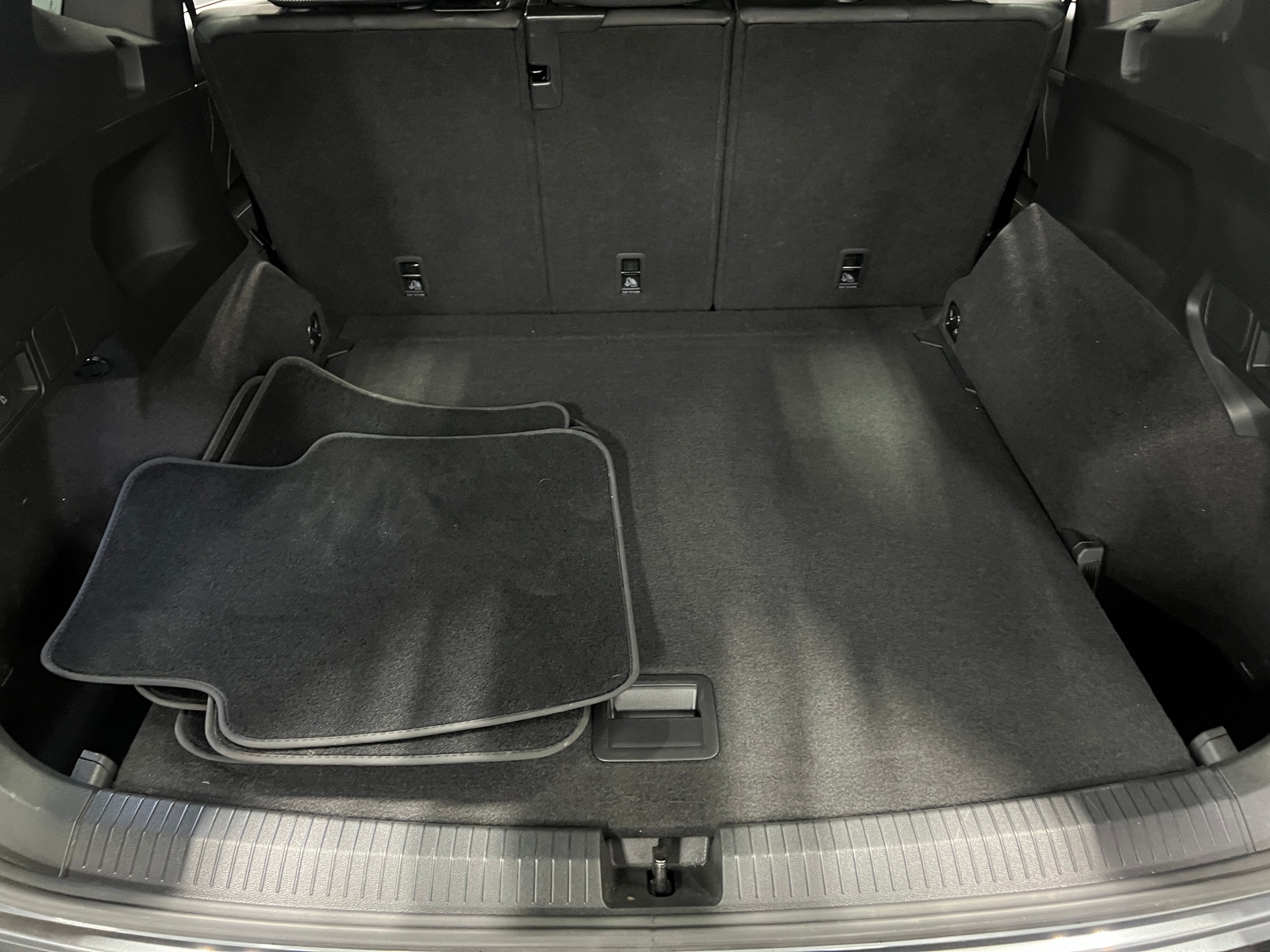 Thumbnail: 2023 Volkswagen Tiguan - 6