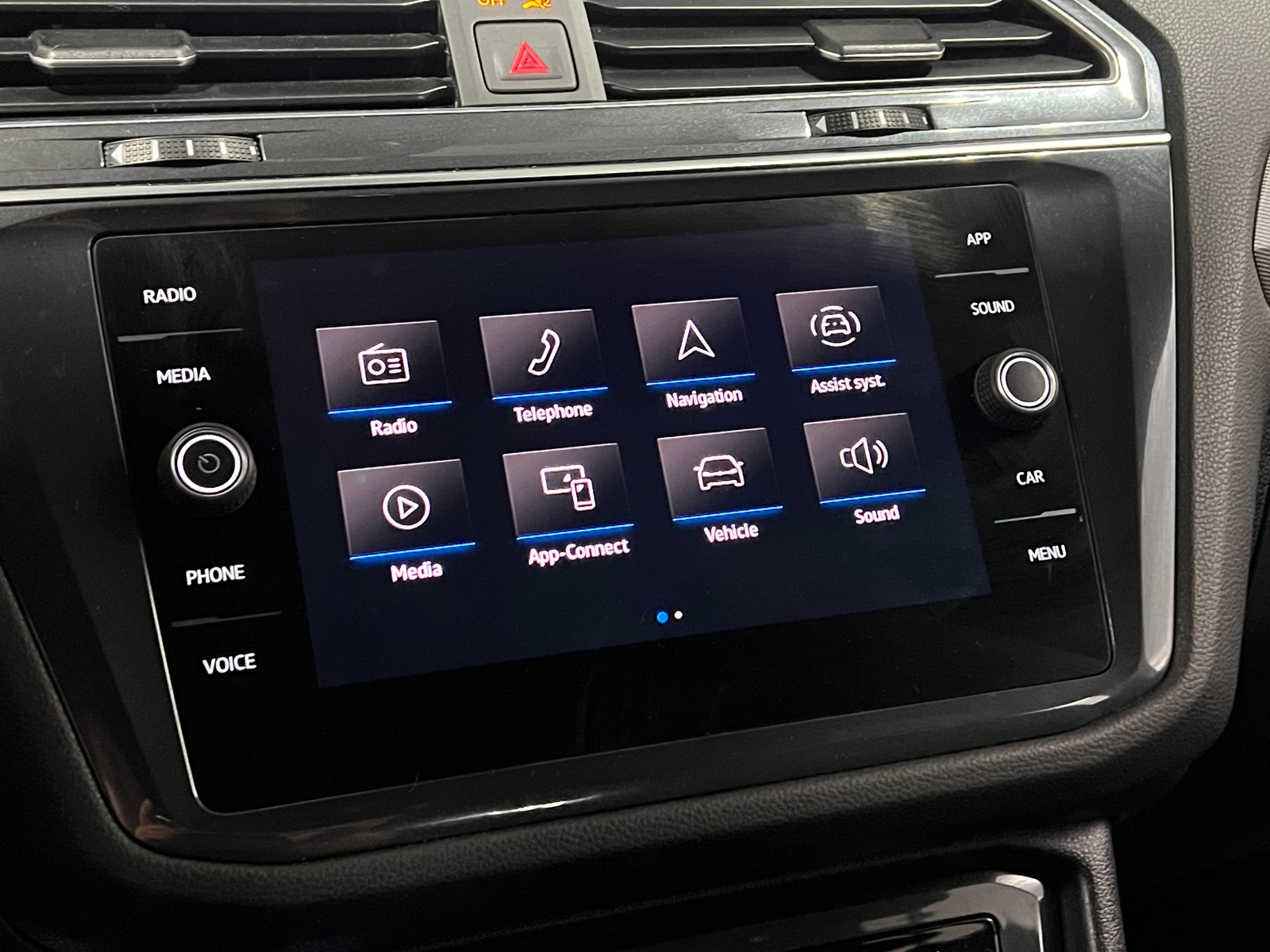 Thumbnail: 2023 Volkswagen Tiguan - 3