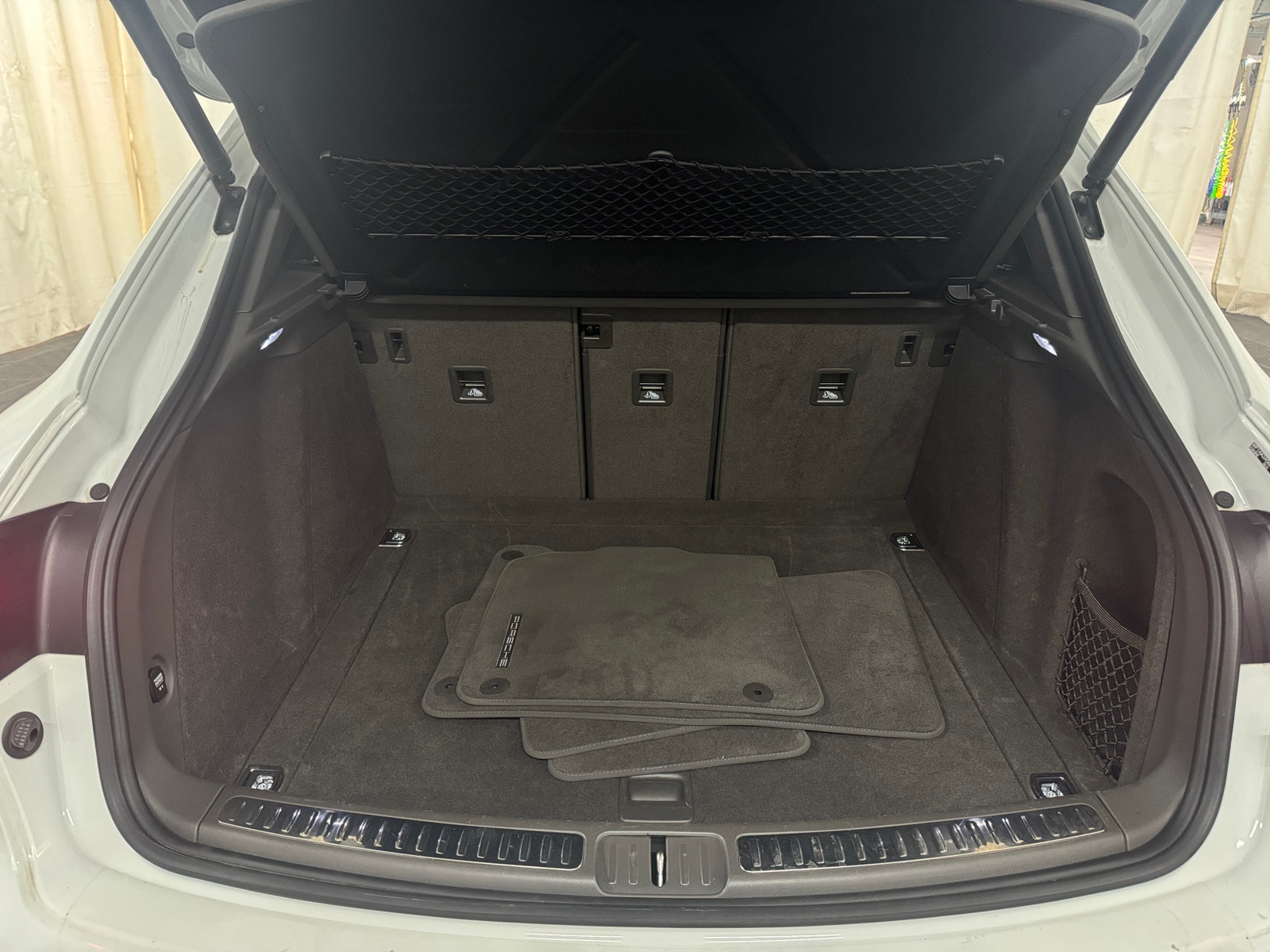 Thumbnail: 2019 Porsche Macan - 6