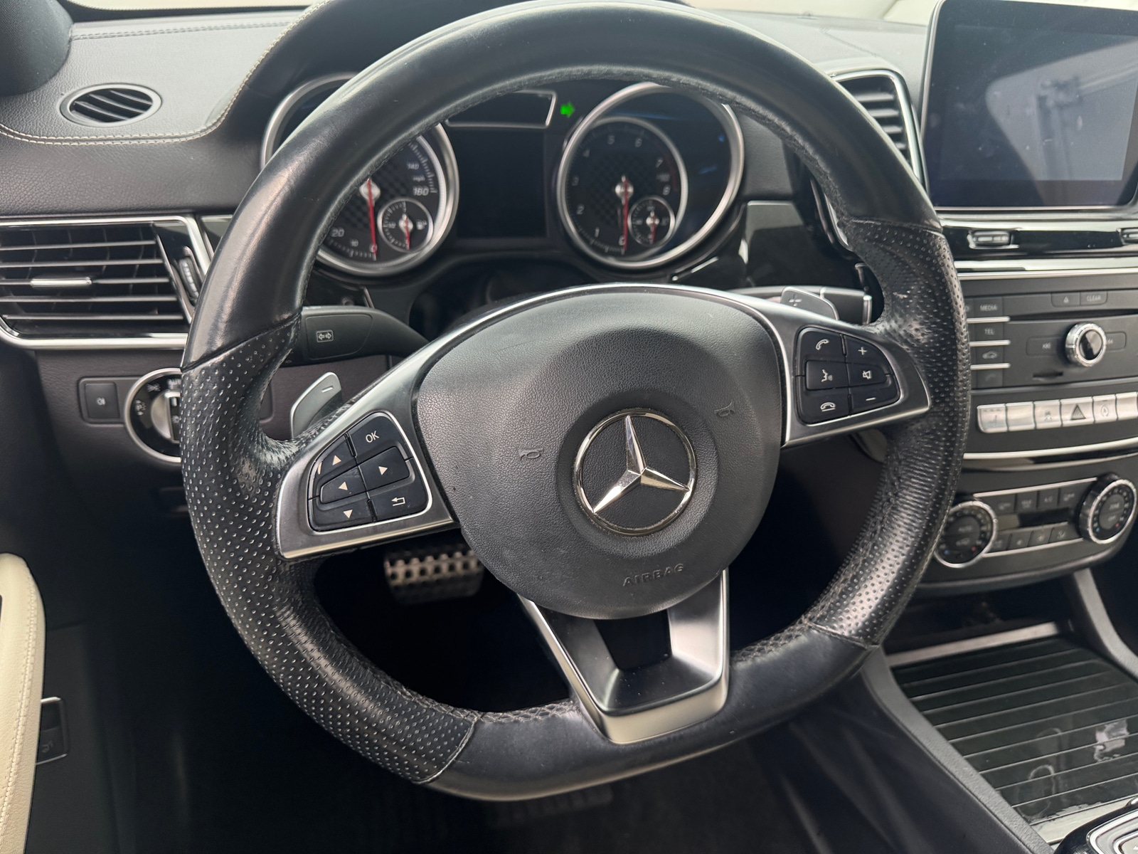 Thumbnail: 2016 Mercedes-Benz GLE - 4