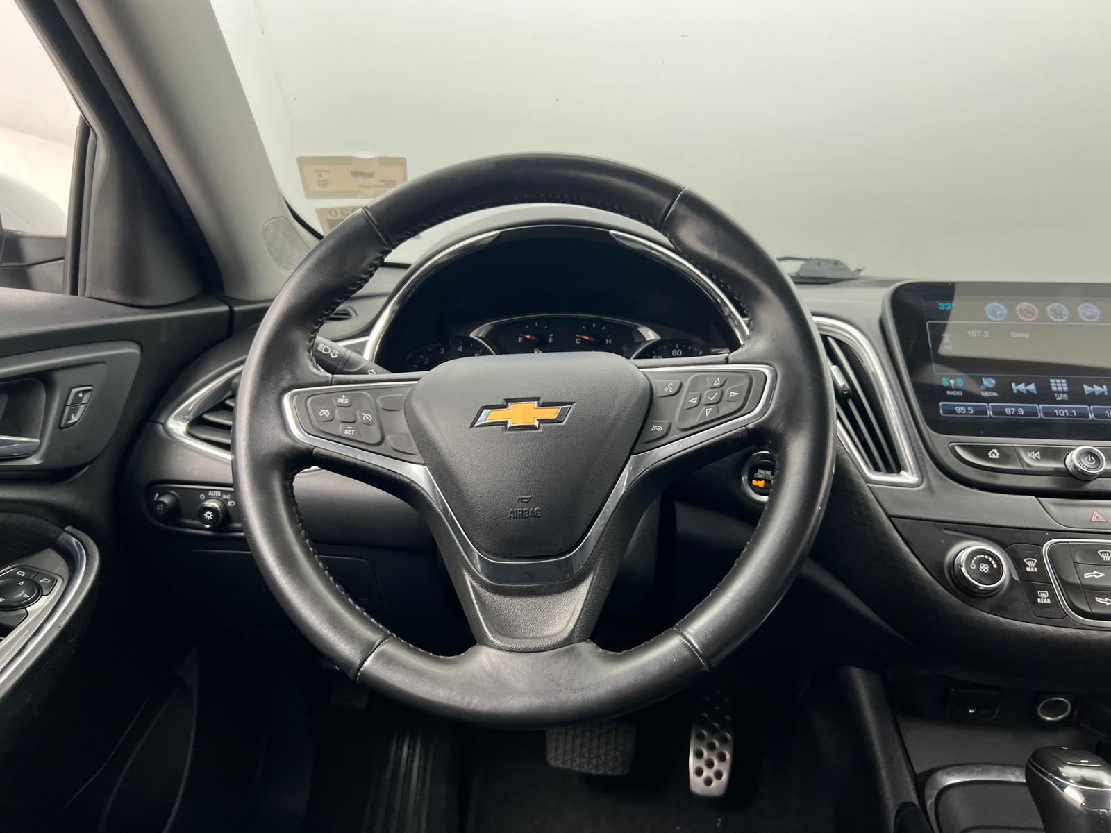 Thumbnail: 2017 Chevrolet Malibu - 5