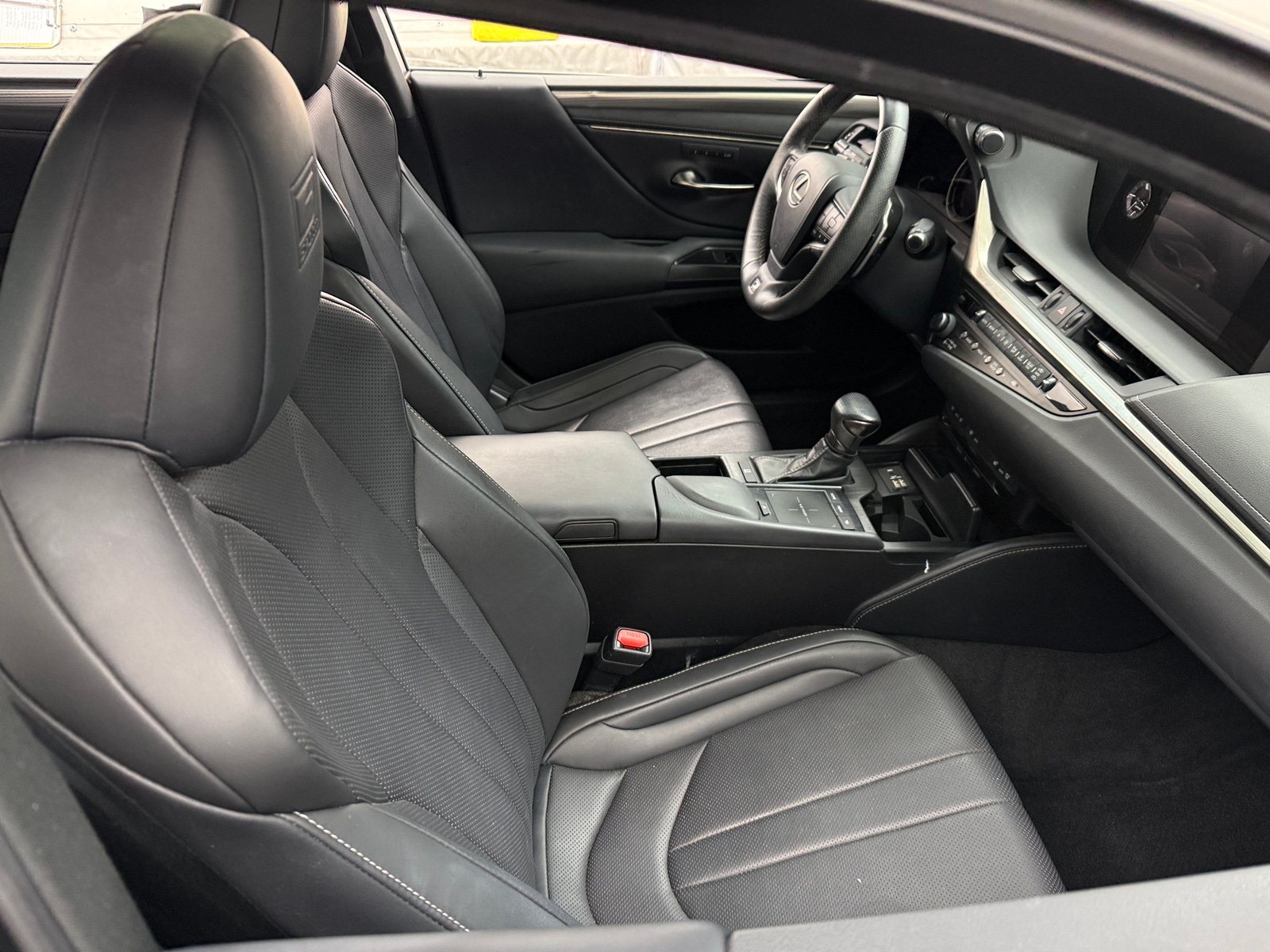 Thumbnail: 2019 Lexus ES - 2