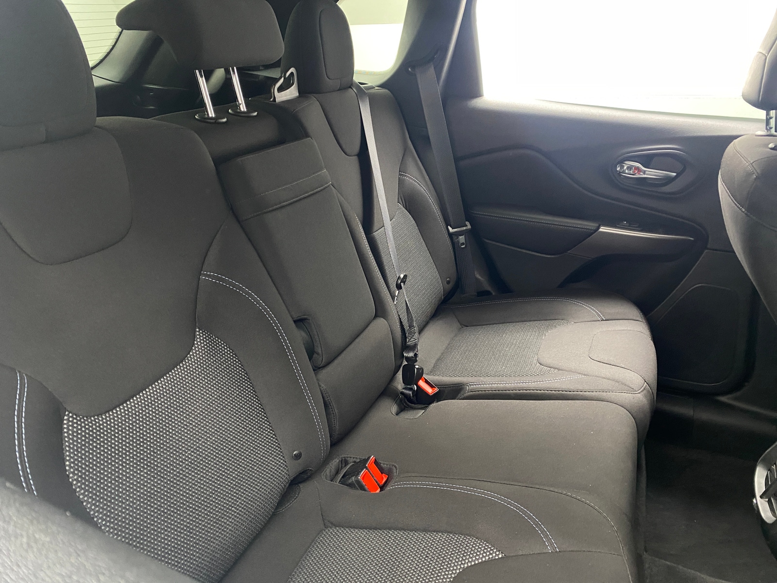 Thumbnail: 2019 Jeep Cherokee - 6