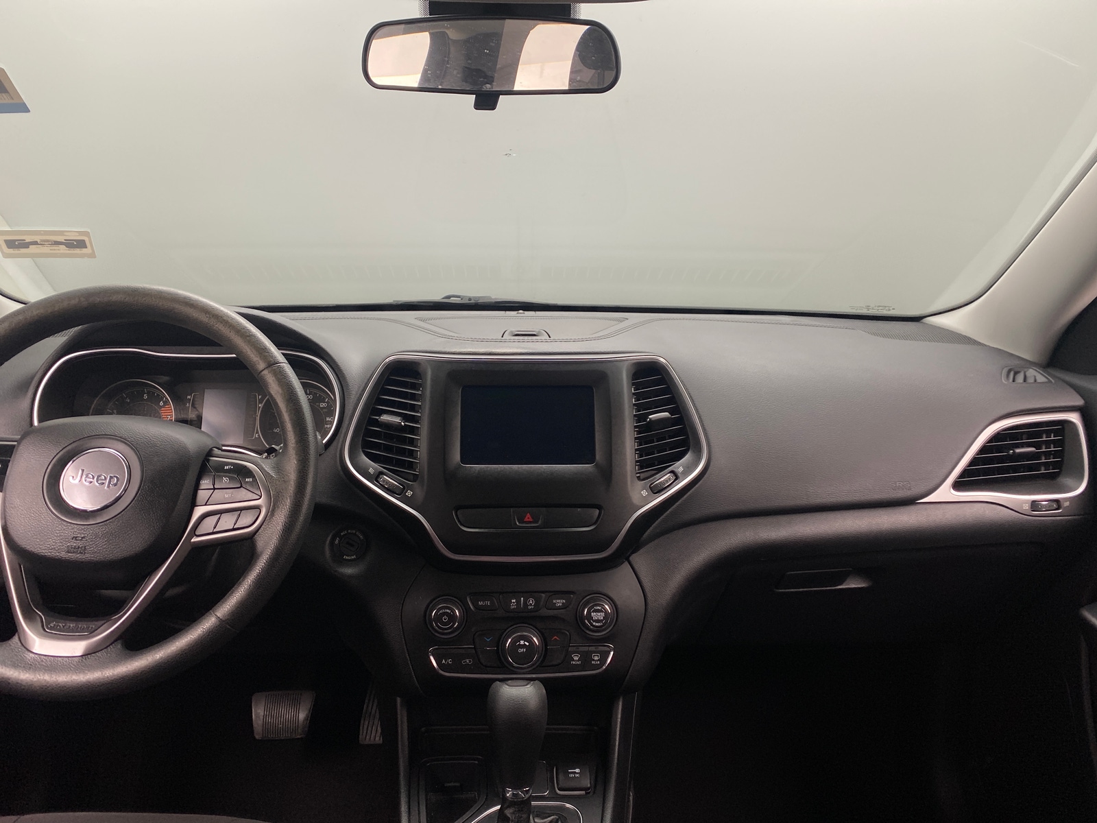 Thumbnail: 2019 Jeep Cherokee - 3