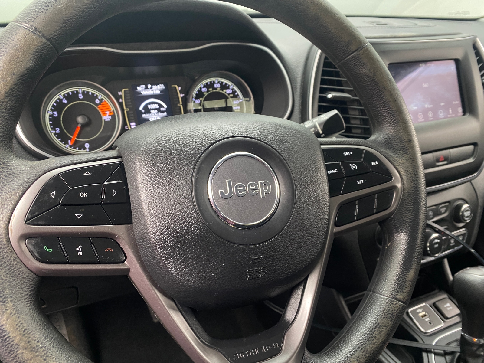 Thumbnail: 2019 Jeep Cherokee - 5