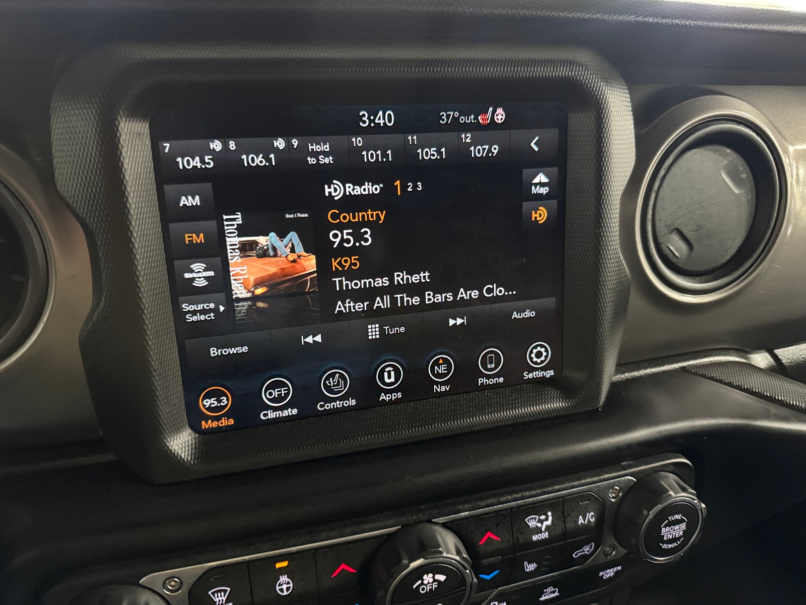 Thumbnail: 2021 Jeep Gladiator - 4