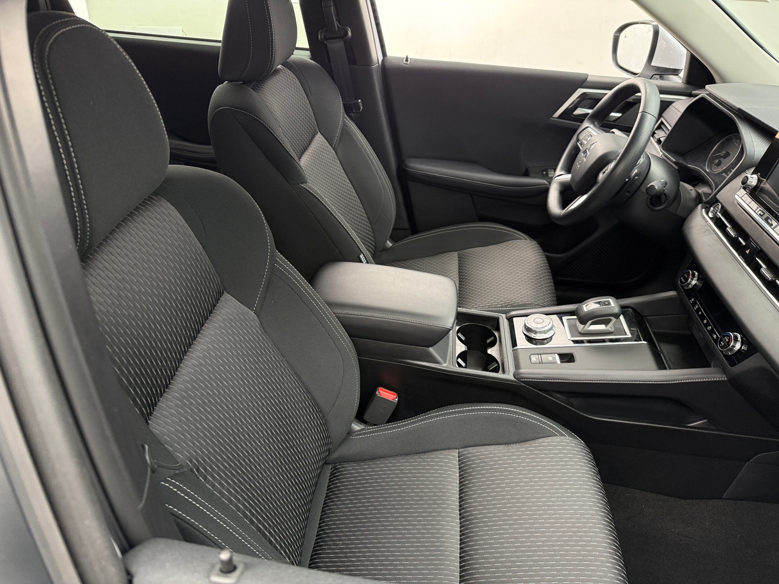 Thumbnail: 2024 Mitsubishi Outlander - 2