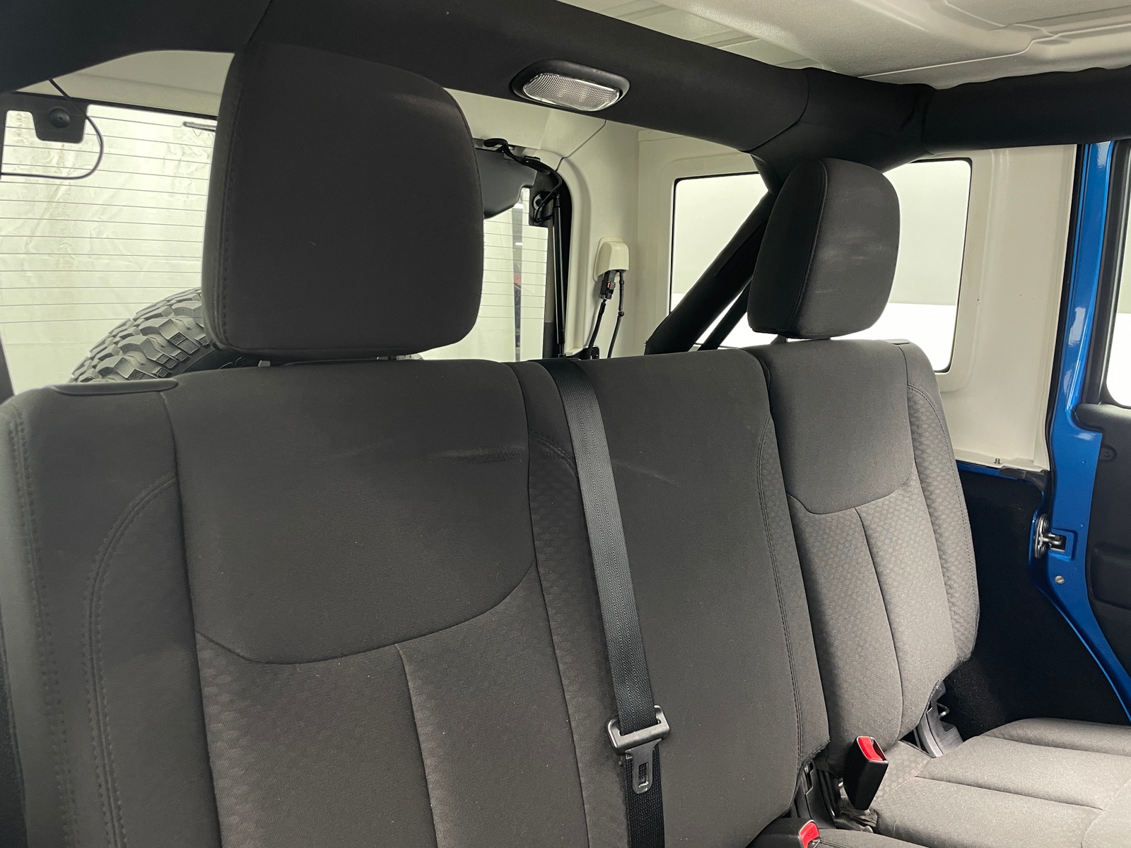 Thumbnail: 2015 Jeep Wrangler - 6