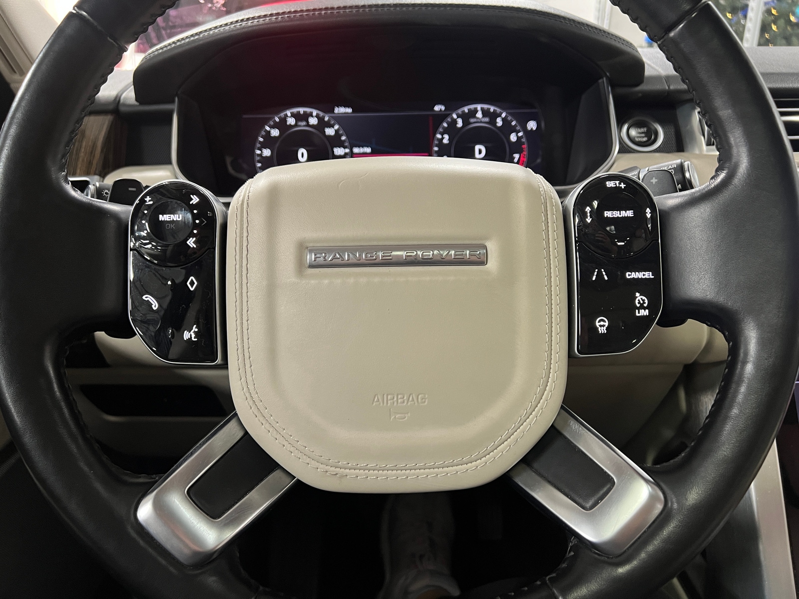 Thumbnail: 2019 Land Rover Range Rover - 4