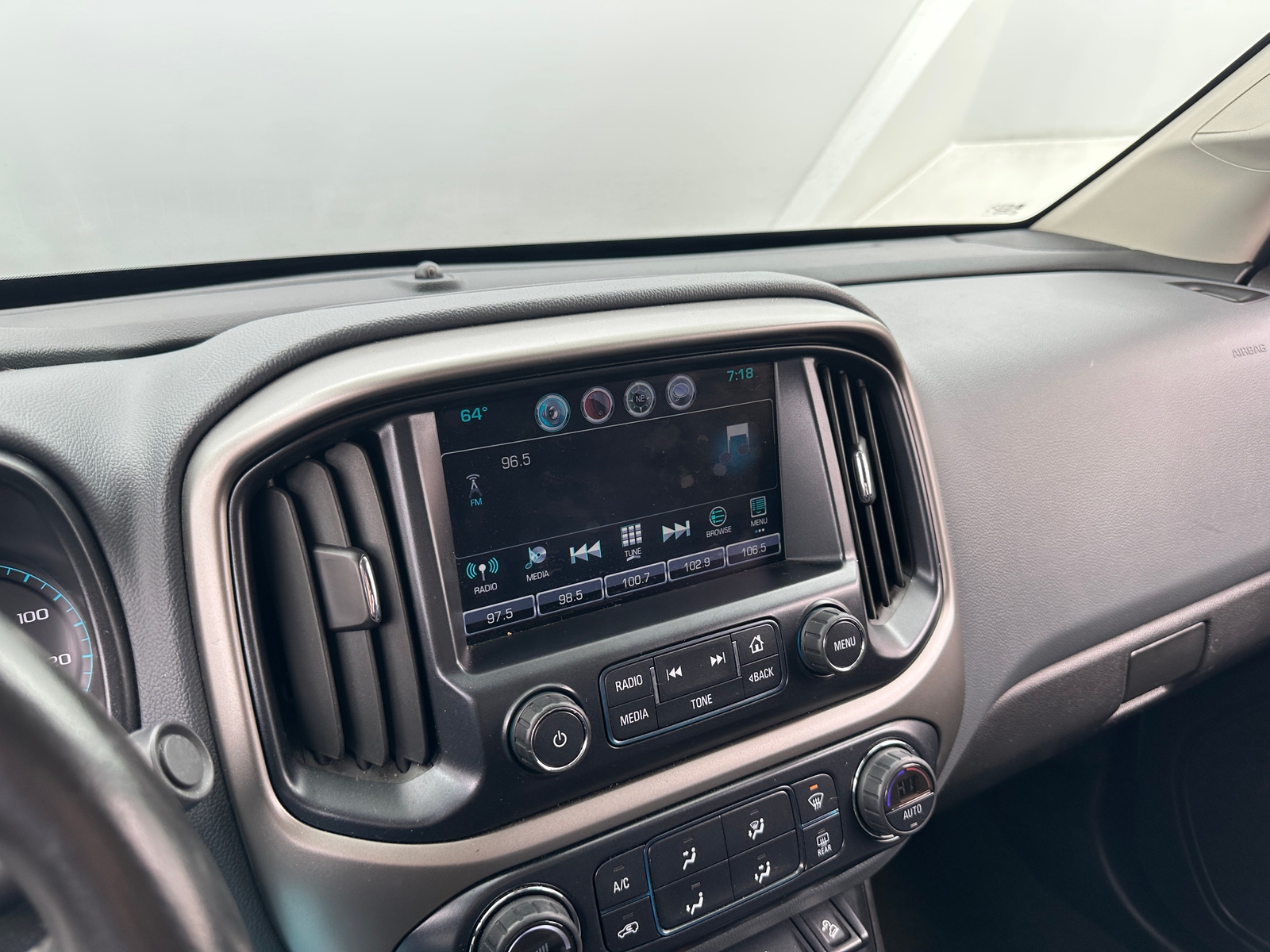 Thumbnail: 2016 Chevrolet Colorado - 3