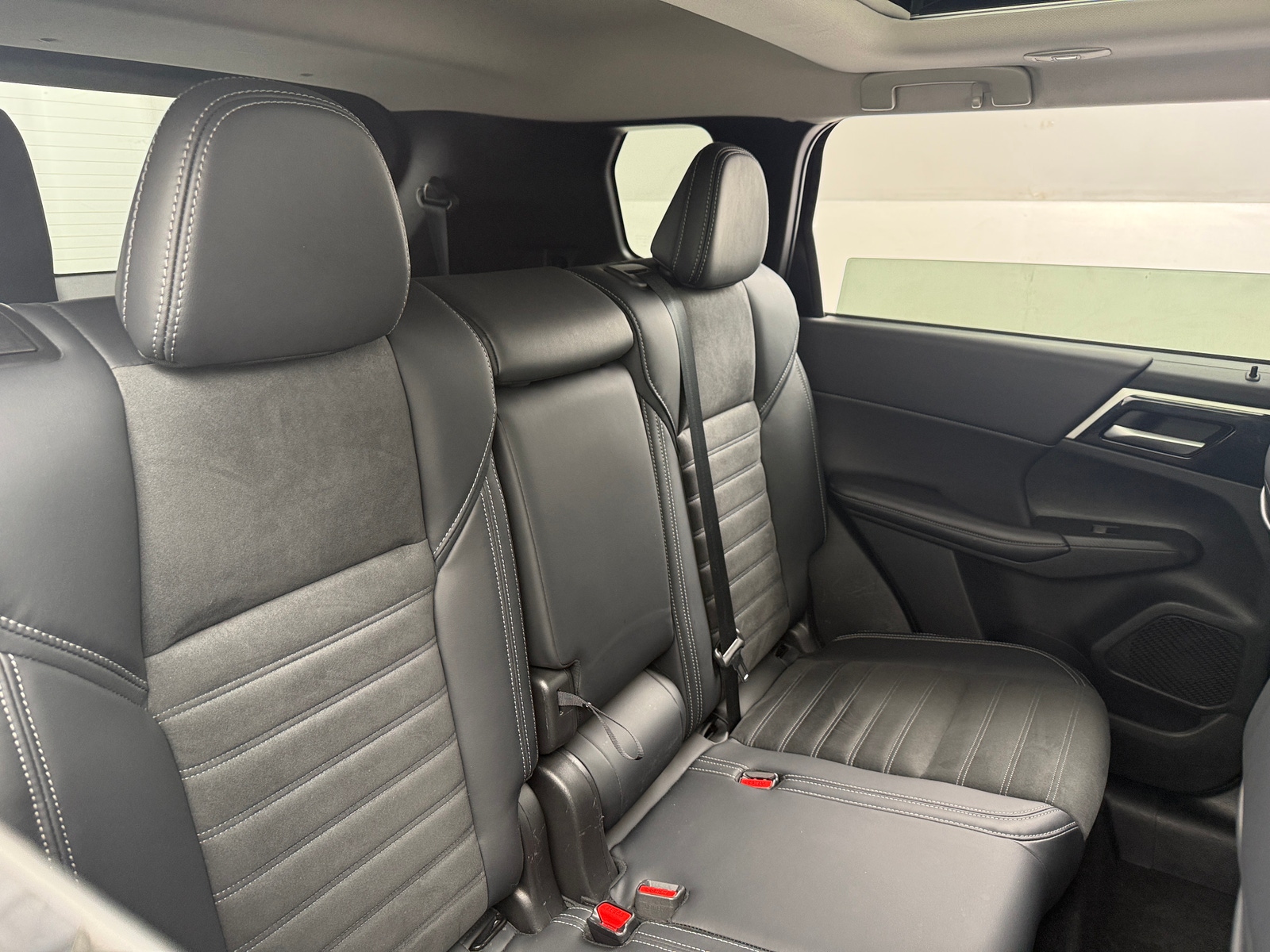 Thumbnail: 2024 Mitsubishi Outlander - 5