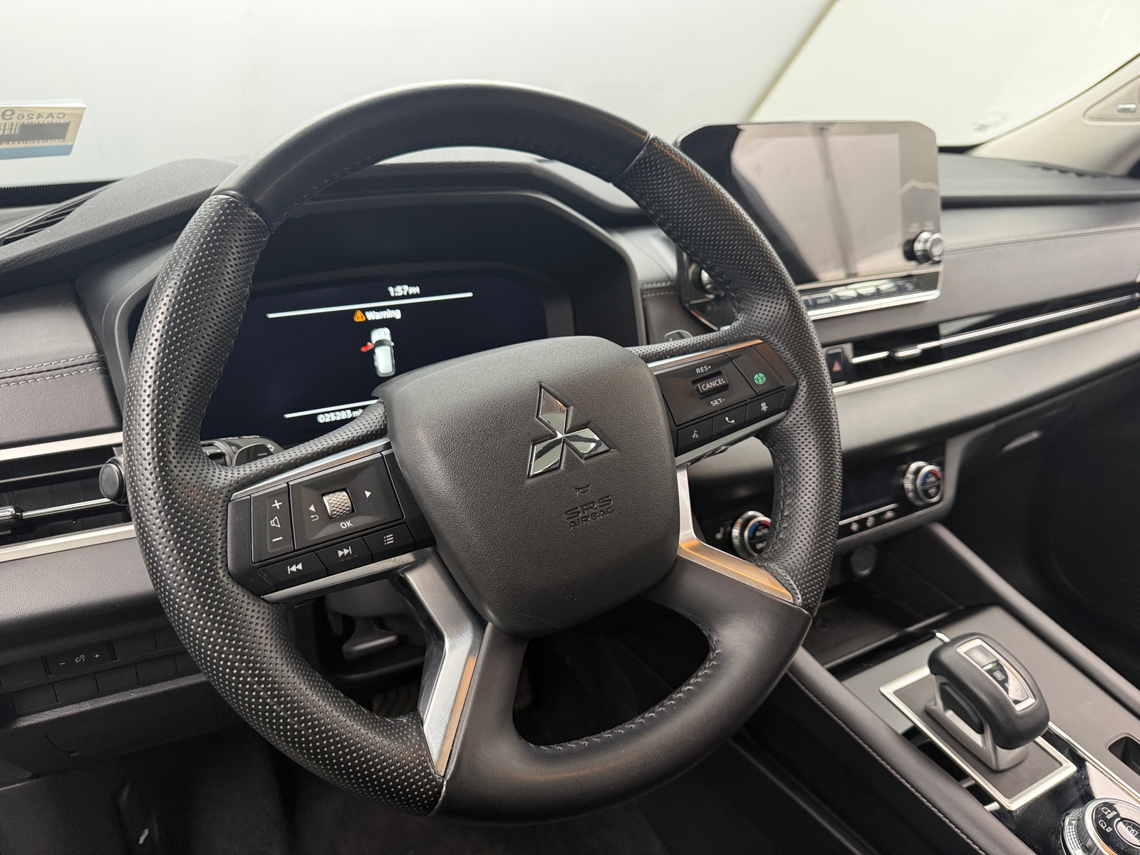 Thumbnail: 2024 Mitsubishi Outlander - 4