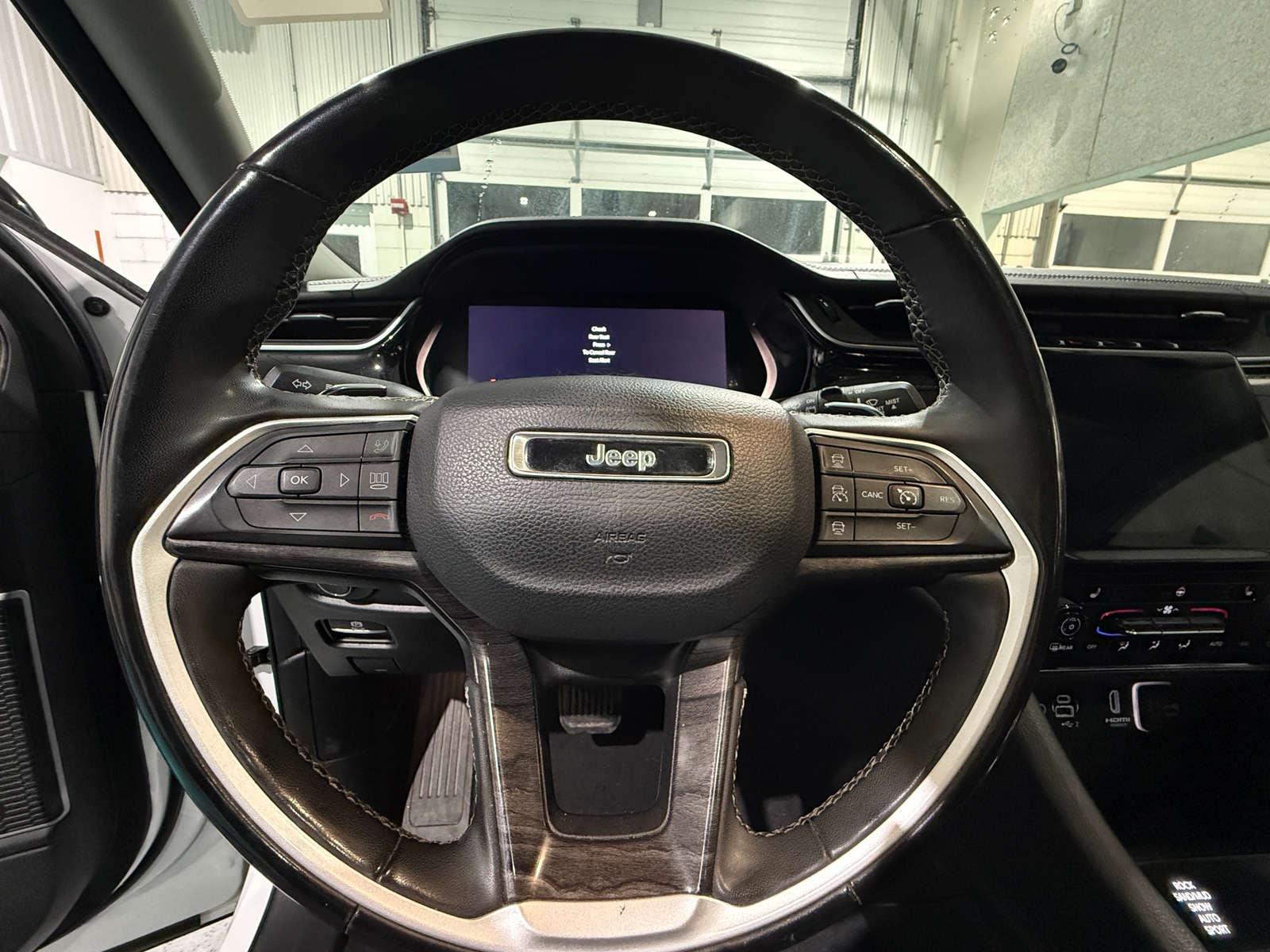 Thumbnail: 2022 Jeep Grand Cherokee - 4