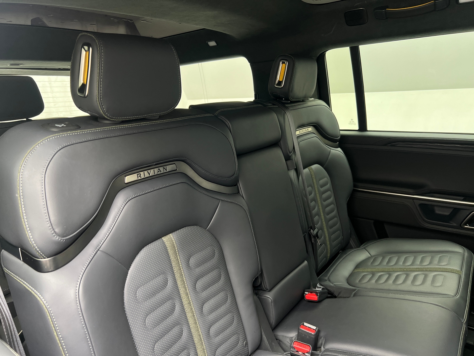 Thumbnail: 2023 Rivian R1S - 5