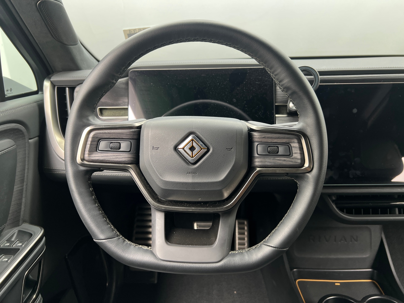 Thumbnail: 2023 Rivian R1S - 4