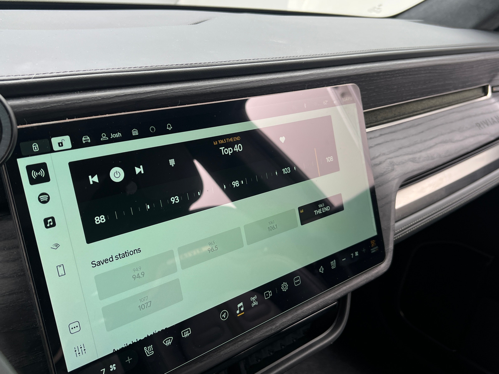 Thumbnail: 2023 Rivian R1S - 3