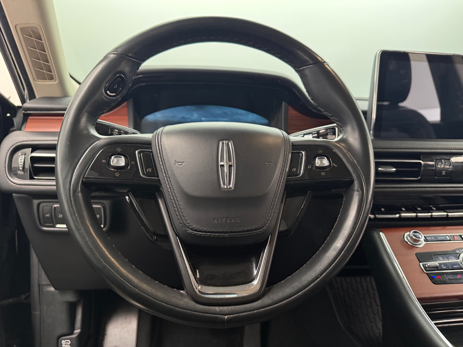 Thumbnail: 2023 Lincoln Aviator - 4