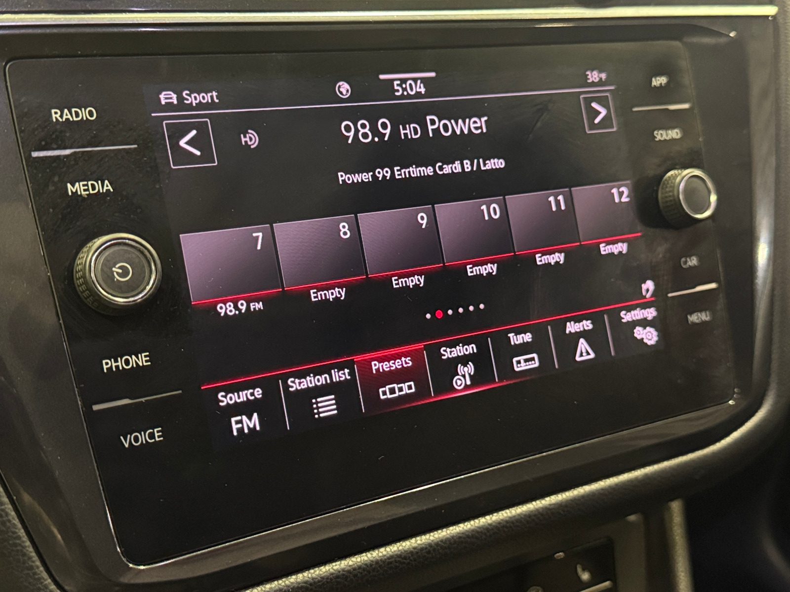 Thumbnail: 2022 Volkswagen Tiguan - 3