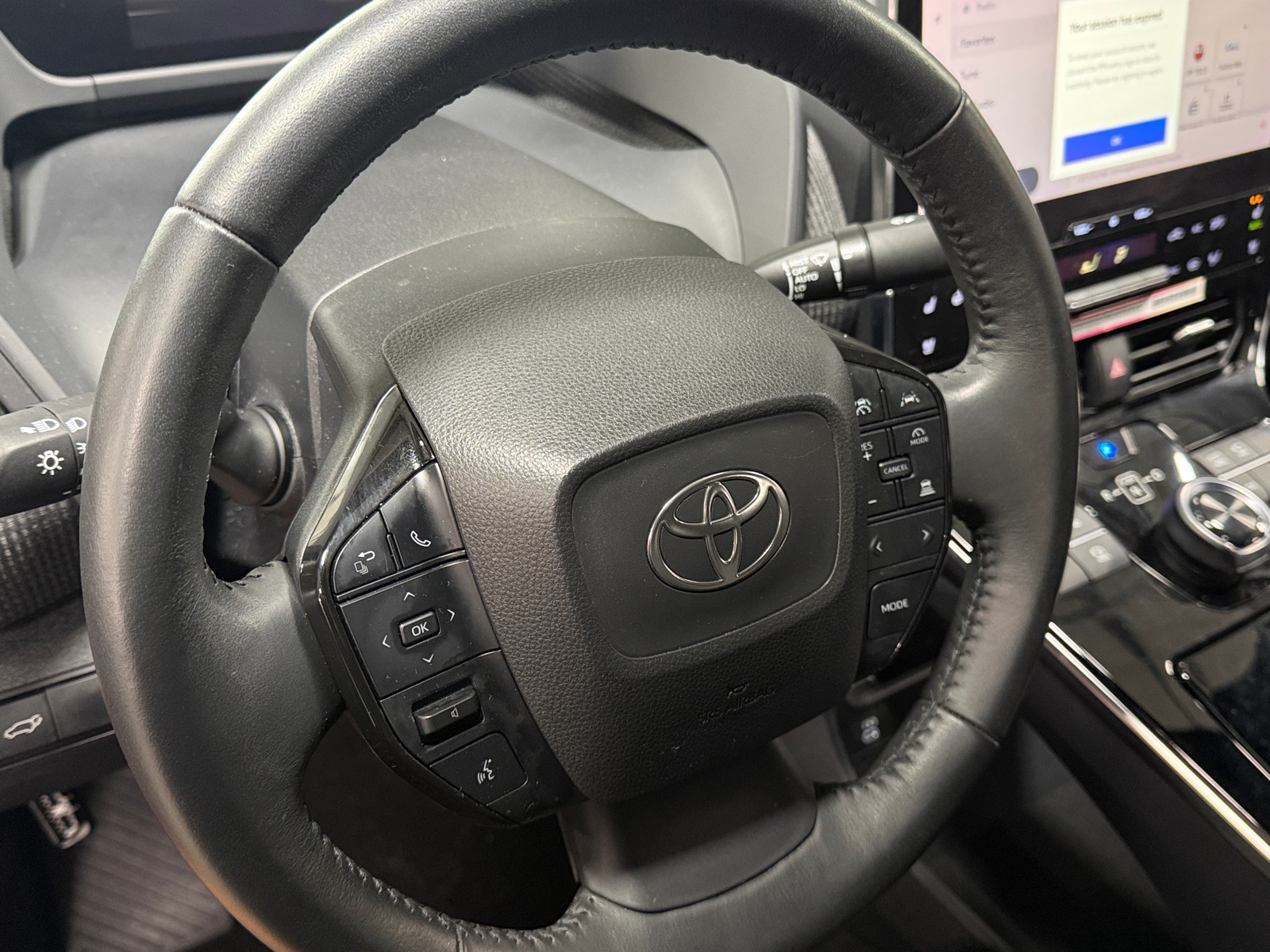 Thumbnail: 2023 Toyota bZ4X - 4