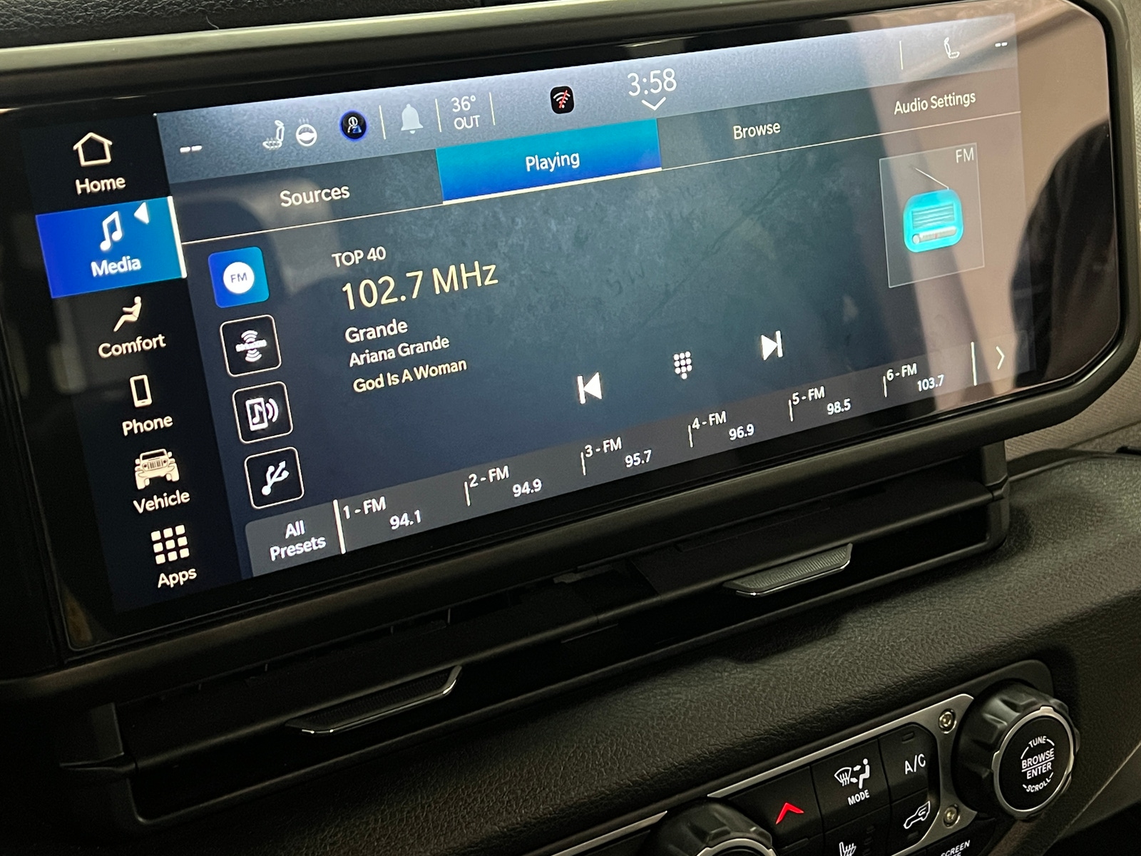 Thumbnail: 2024 Jeep Gladiator - 4