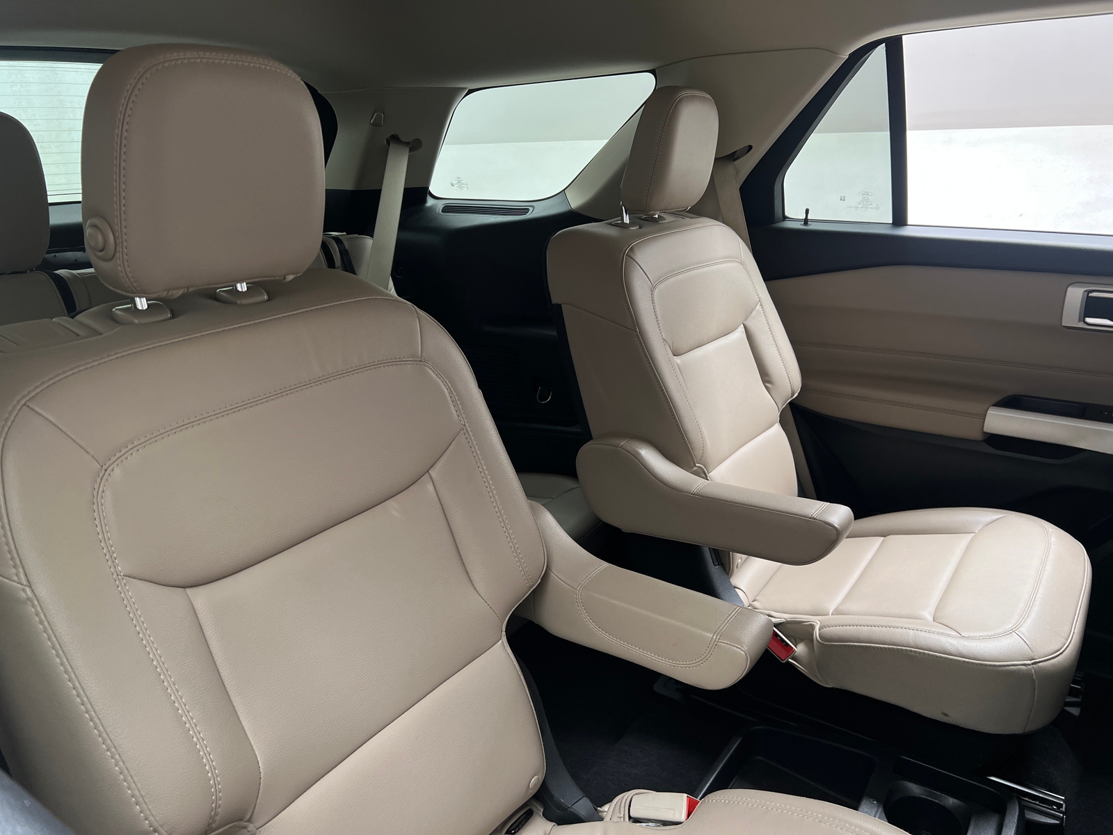 Thumbnail: 2020 Ford Explorer - 6