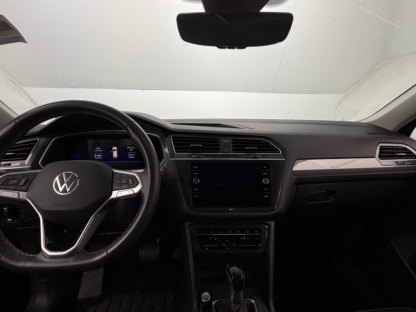 Thumbnail: 2022 Volkswagen Tiguan - 2