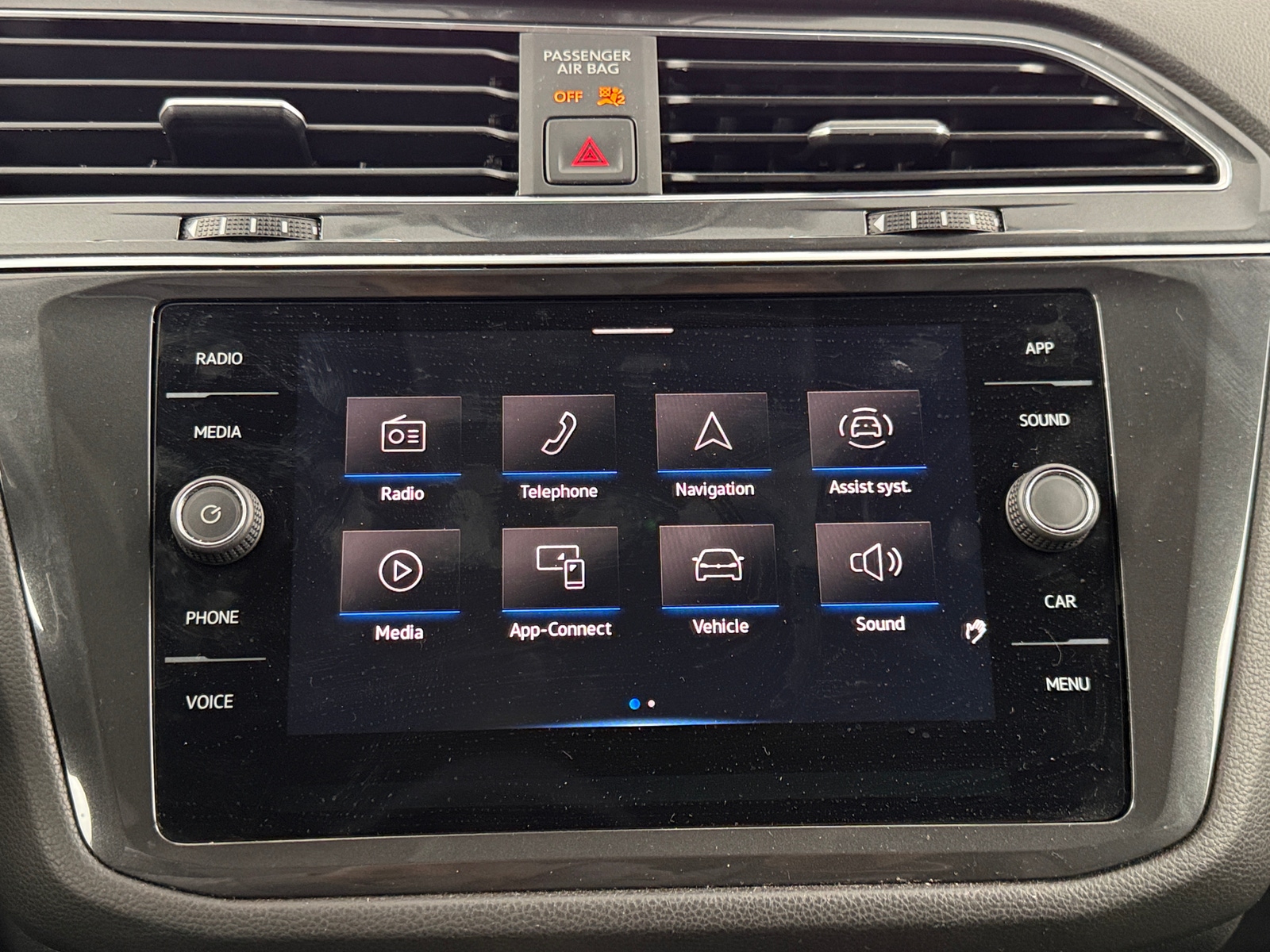 Thumbnail: 2022 Volkswagen Tiguan - 3