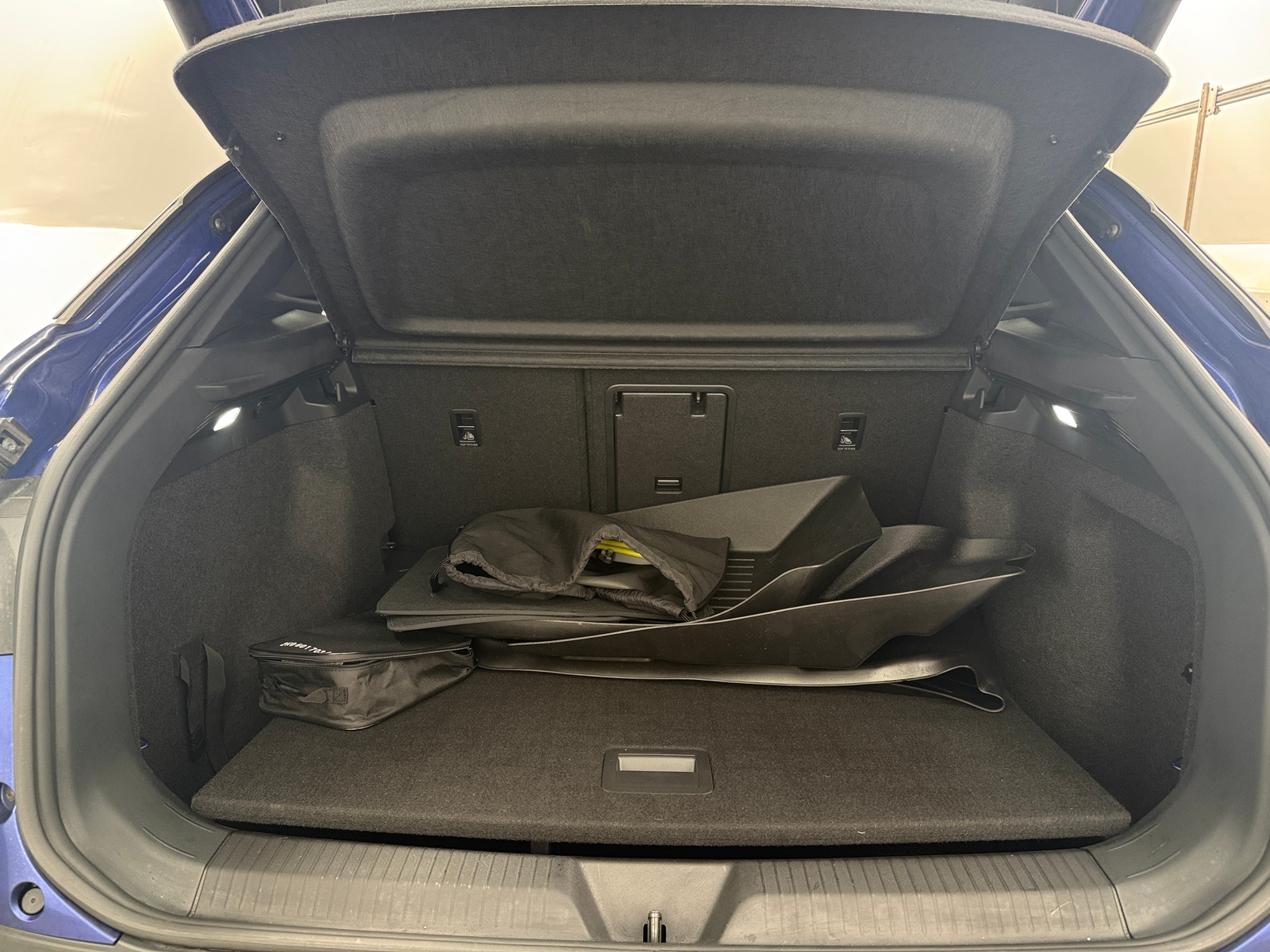 Thumbnail: 2022 Volkswagen ID.4 - 6