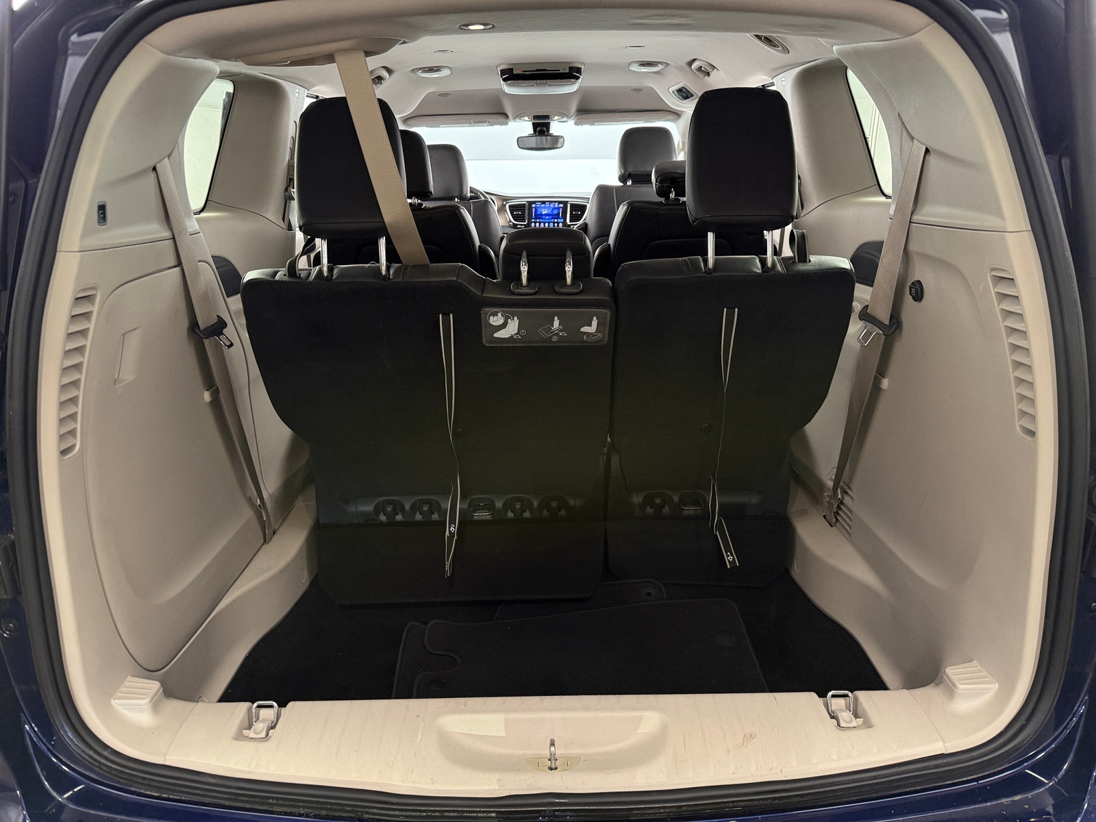 Thumbnail: 2017 Chrysler Pacifica - 6