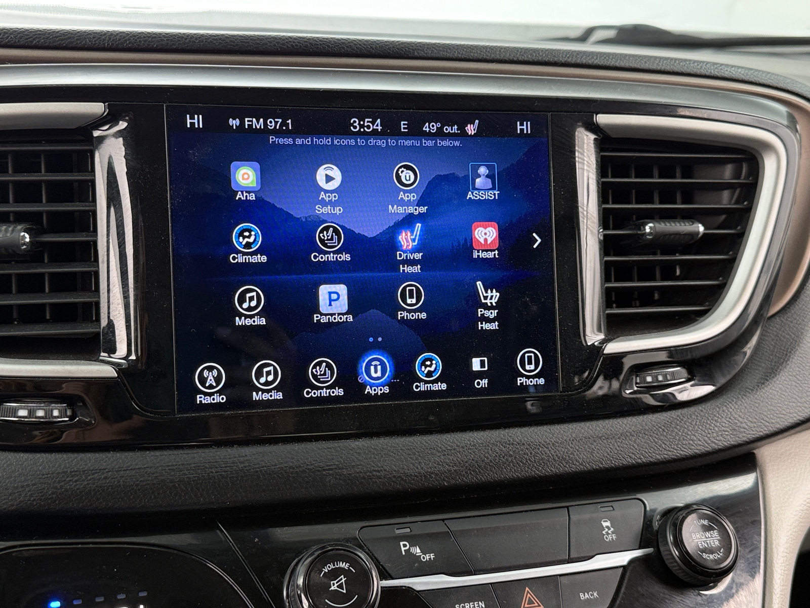 Thumbnail: 2017 Chrysler Pacifica - 3