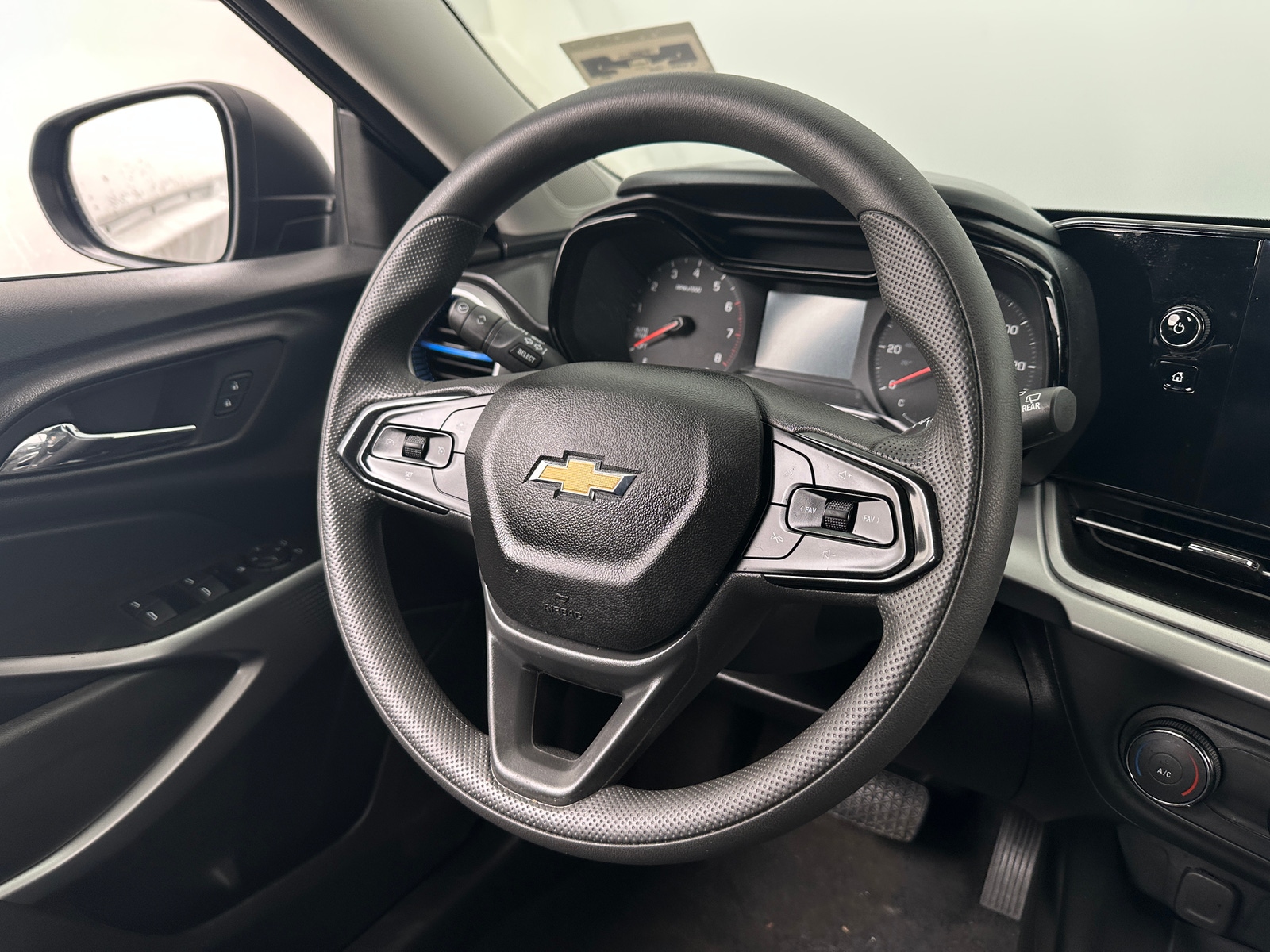 Thumbnail: 2025 Chevrolet Trax - 5