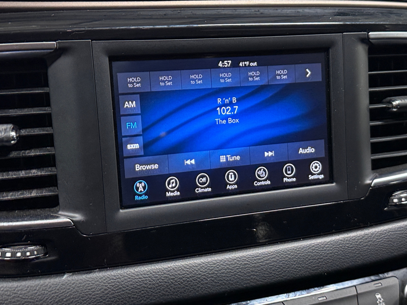 Thumbnail: 2018 Chrysler Pacifica - 3