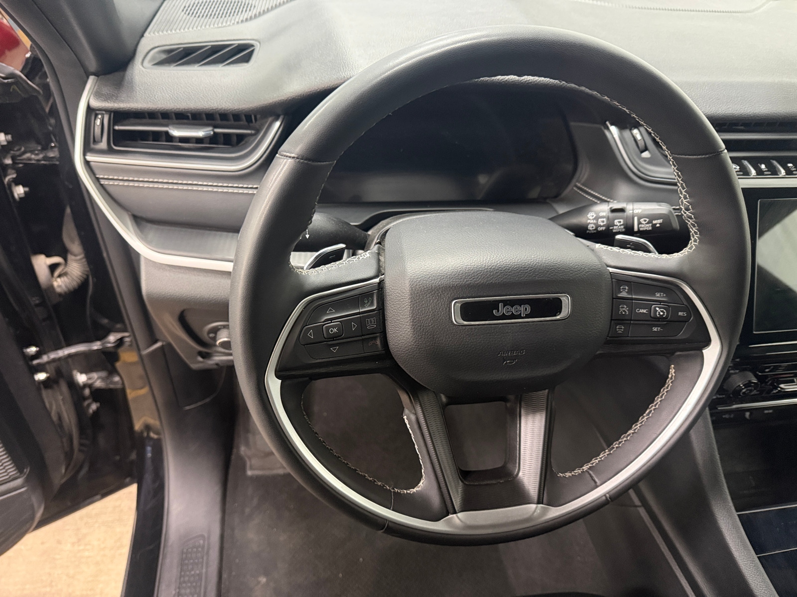 Thumbnail: 2024 Jeep Grand Cherokee - 4