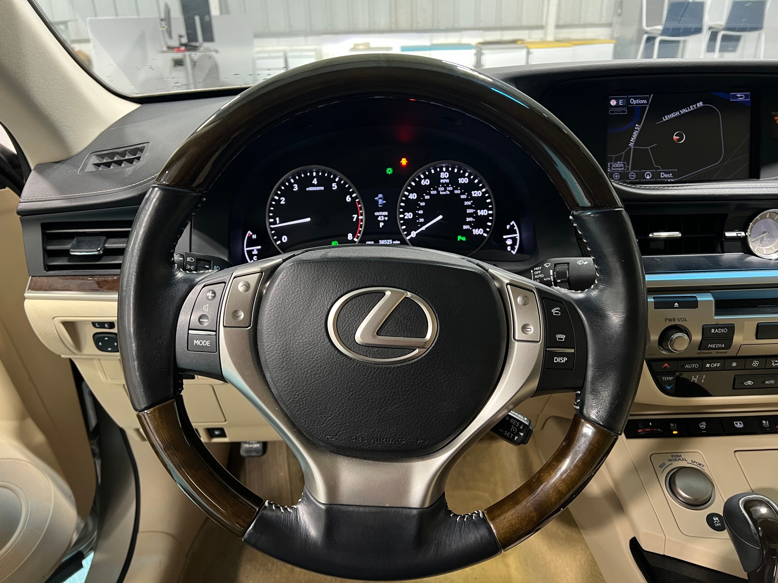 Thumbnail: 2015 Lexus ES - 4