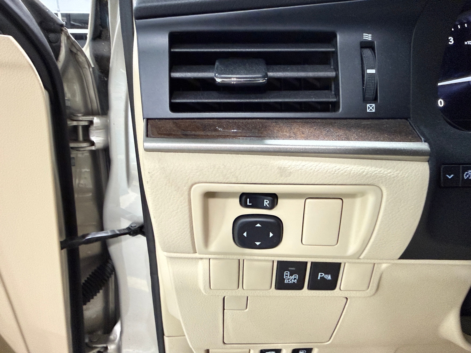 Thumbnail: 2015 Lexus ES - 3