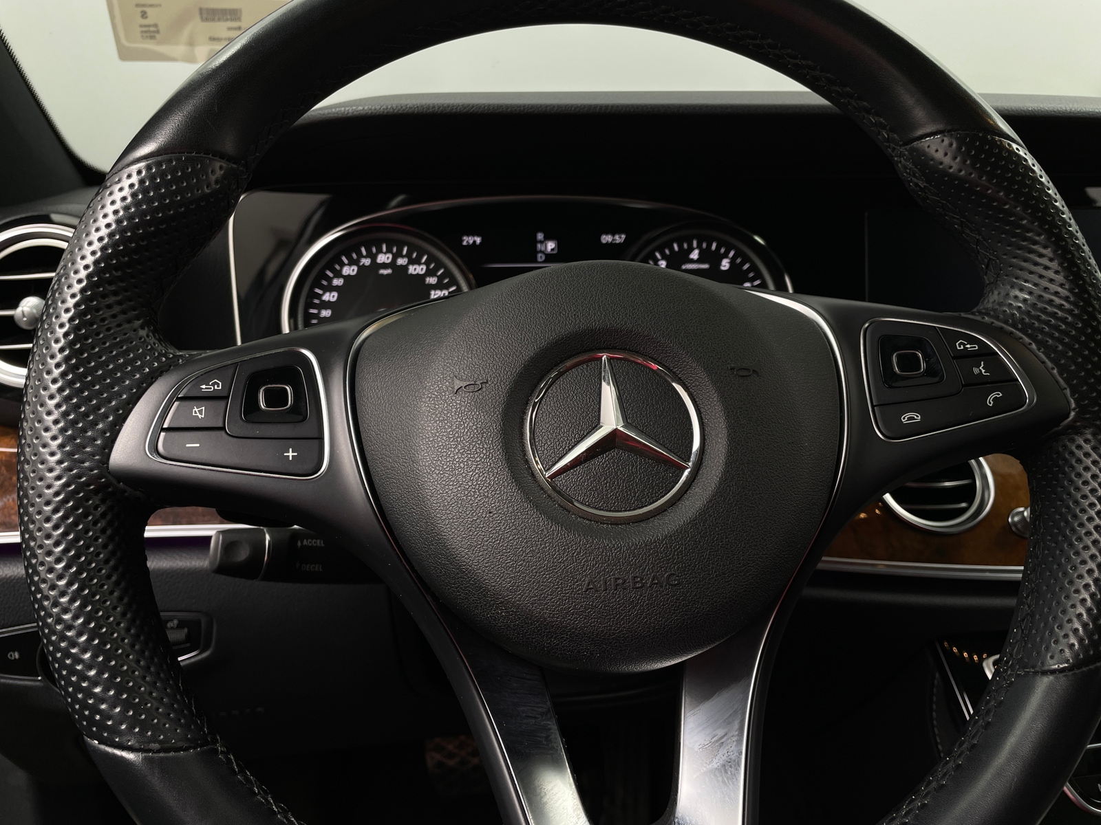 Thumbnail: 2017 Mercedes-Benz E-Class - 4