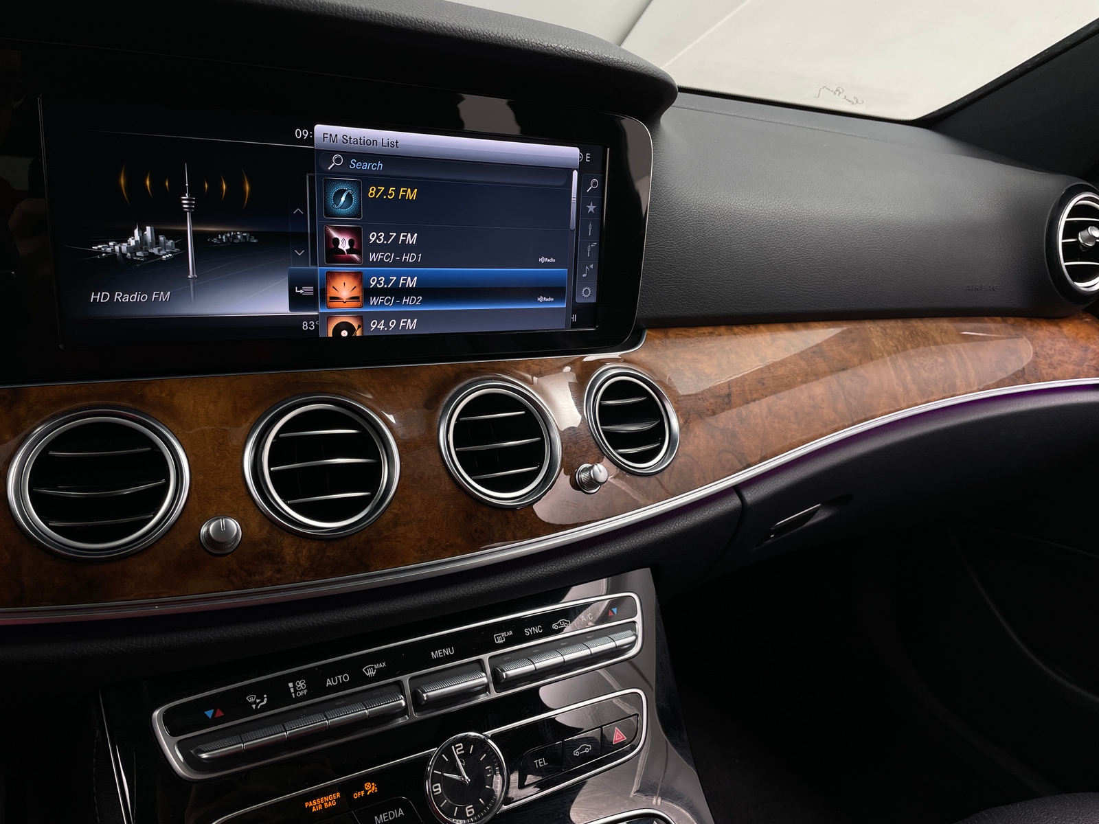 Thumbnail: 2017 Mercedes-Benz E-Class - 3