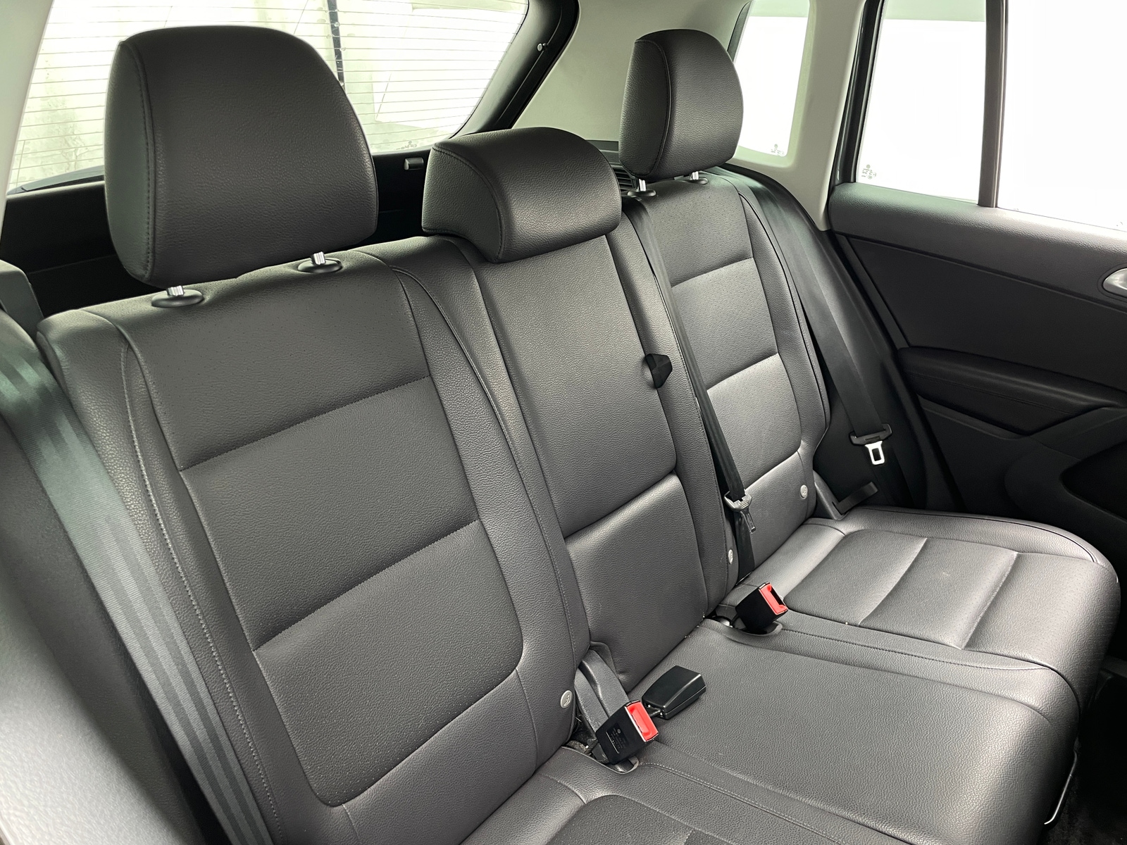 Thumbnail: 2017 Volkswagen Tiguan - 6