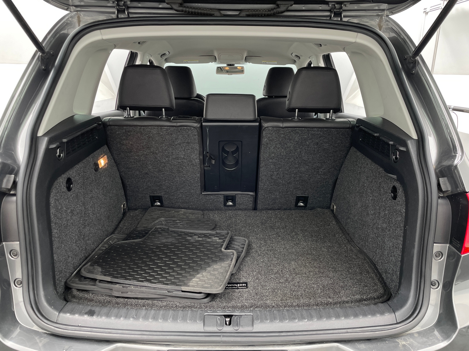 Thumbnail: 2017 Volkswagen Tiguan - 7