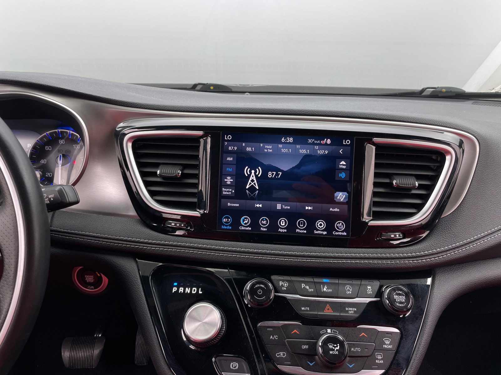 Thumbnail: 2020 Chrysler Pacifica - 3