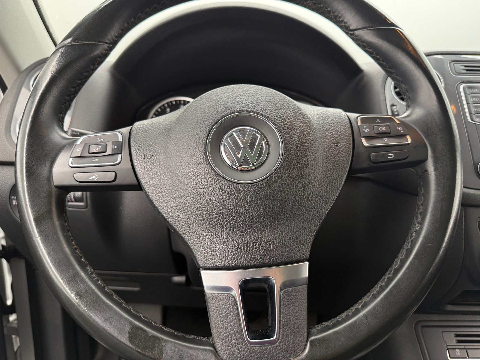 Thumbnail: 2017 Volkswagen Tiguan - 4