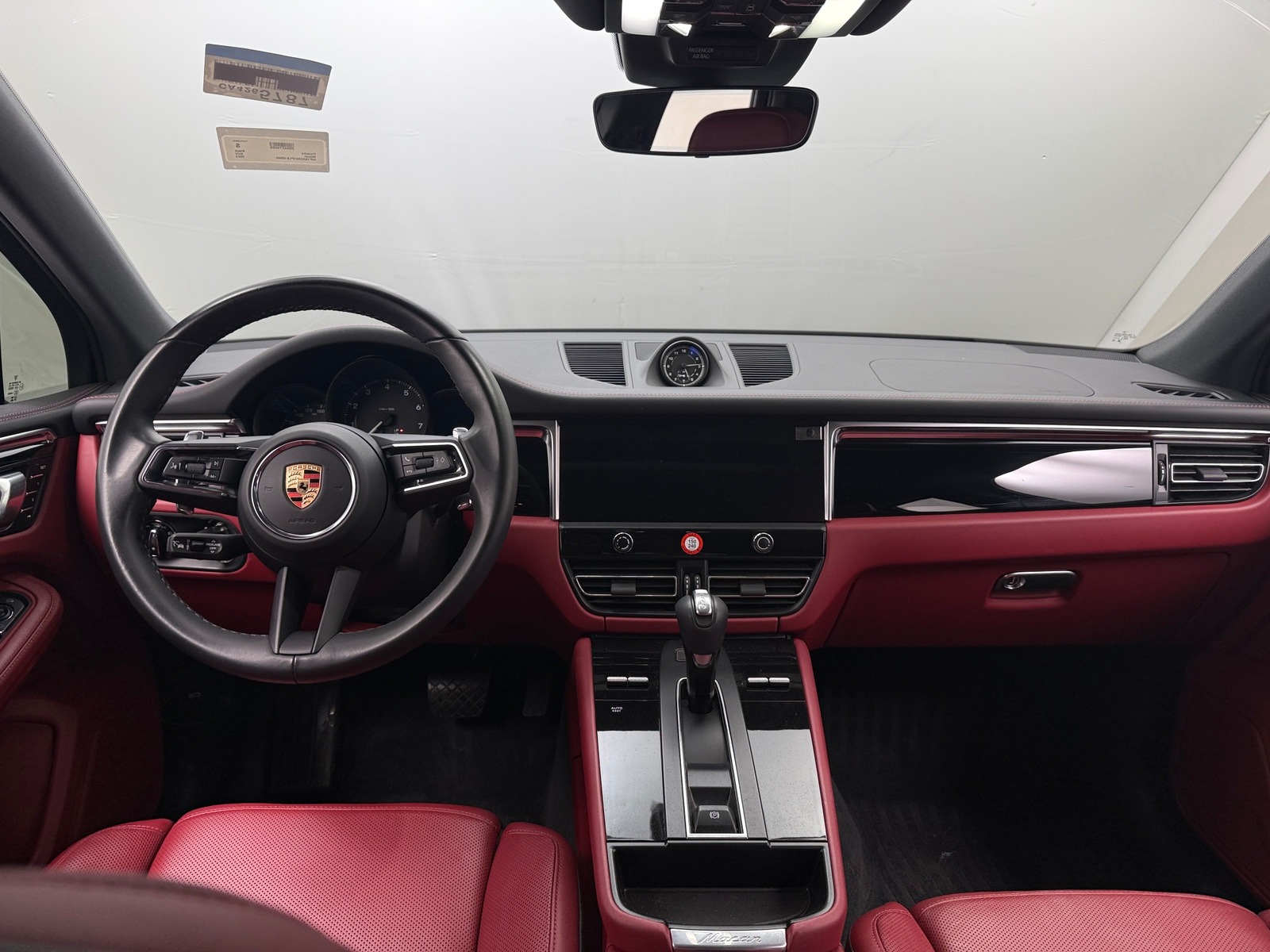 Thumbnail: 2023 Porsche Macan - 2