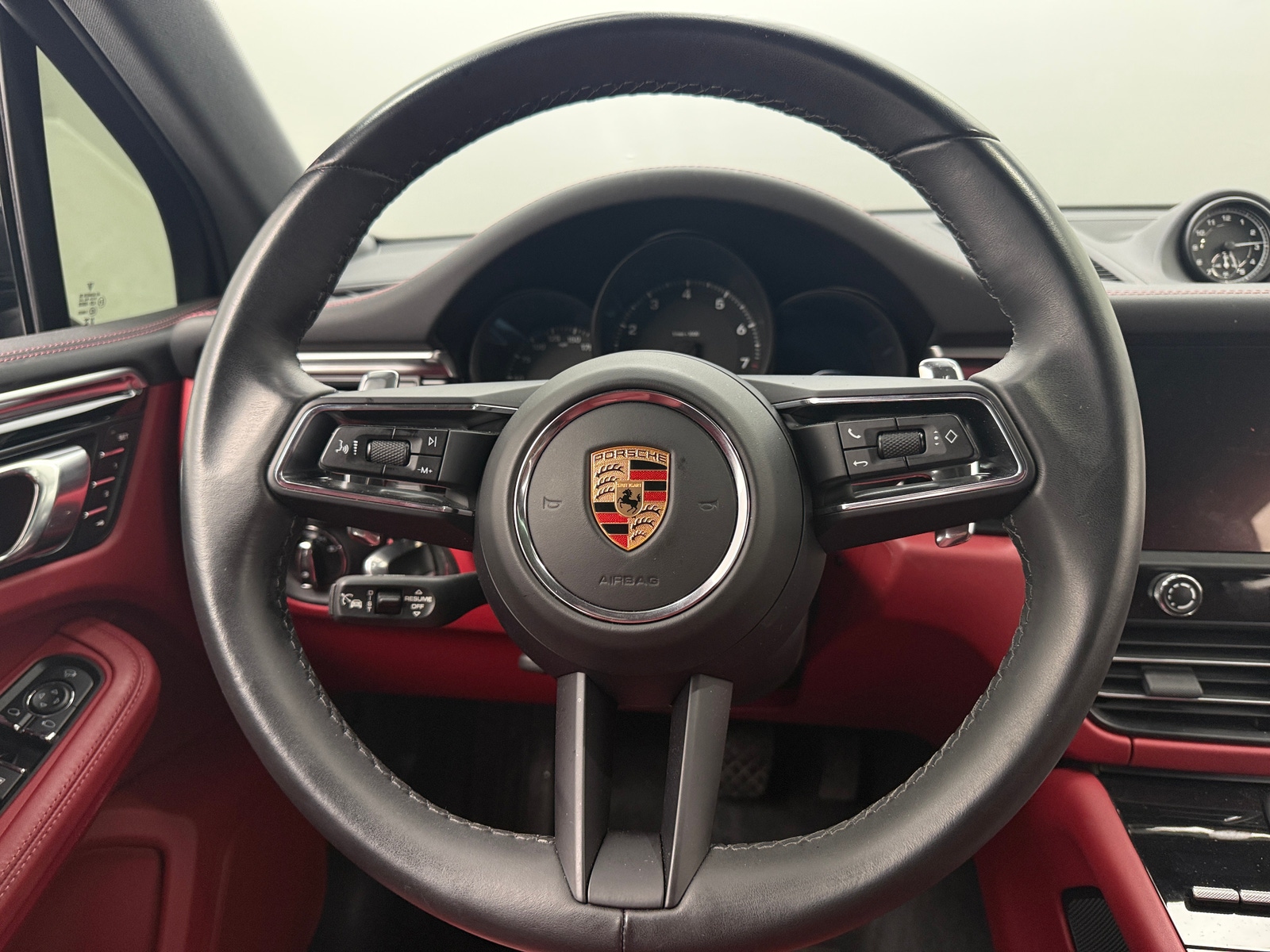 Thumbnail: 2023 Porsche Macan - 4