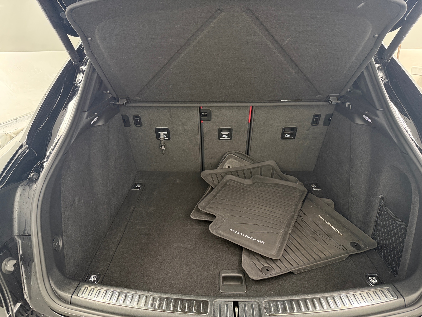 Thumbnail: 2023 Porsche Macan - 6