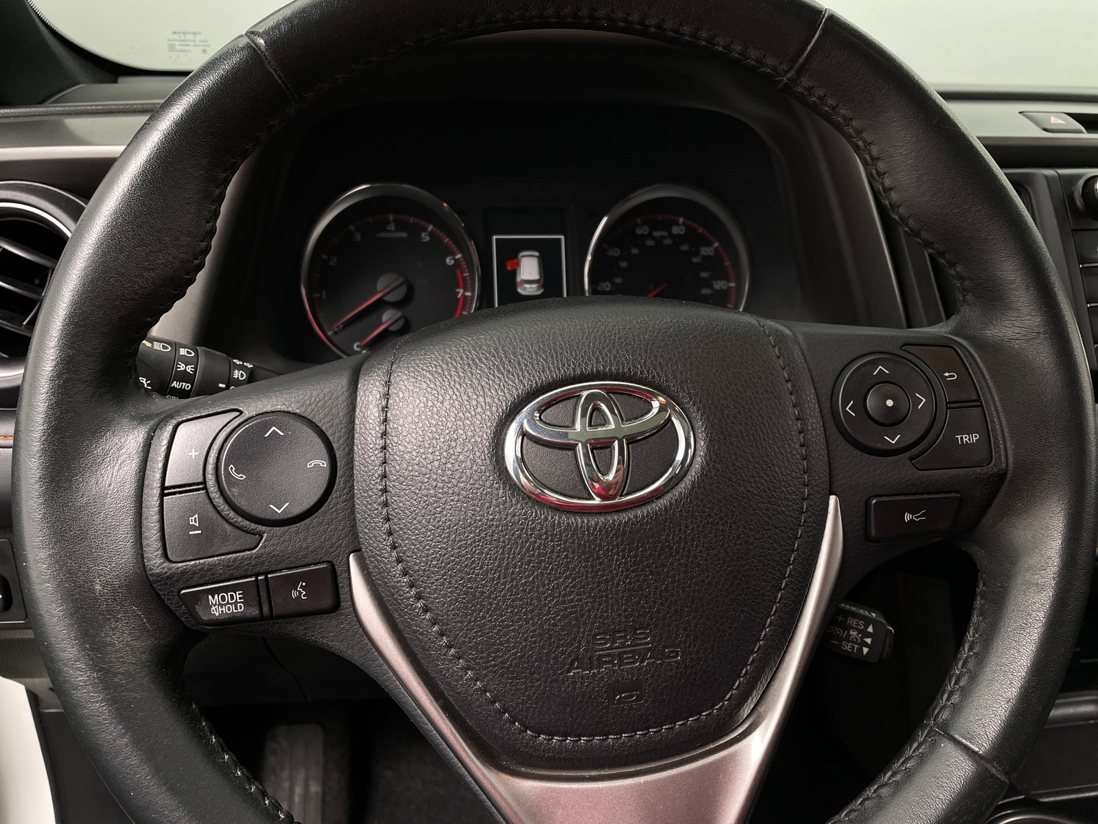 Thumbnail: 2017 Toyota RAV4 - 4